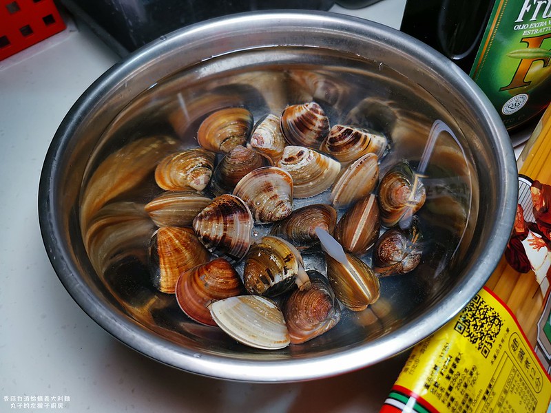 【食譜】白酒蛤蜊義大利麵 不用高湯的清炒海鮮義大利麵做法 @Maruko與美食有個約會