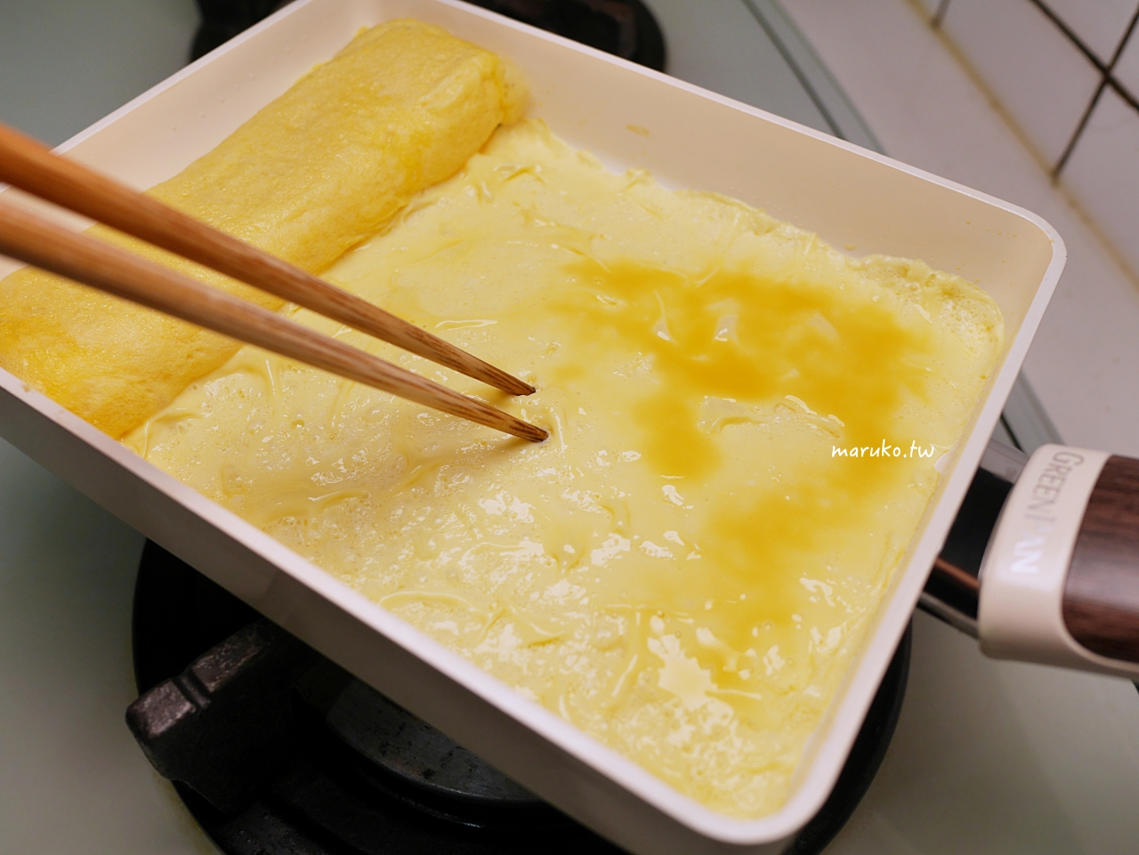 【食譜】玉子燒 日本家庭便當內的玉子燒，雞蛋整形做法 @Maruko與美食有個約會