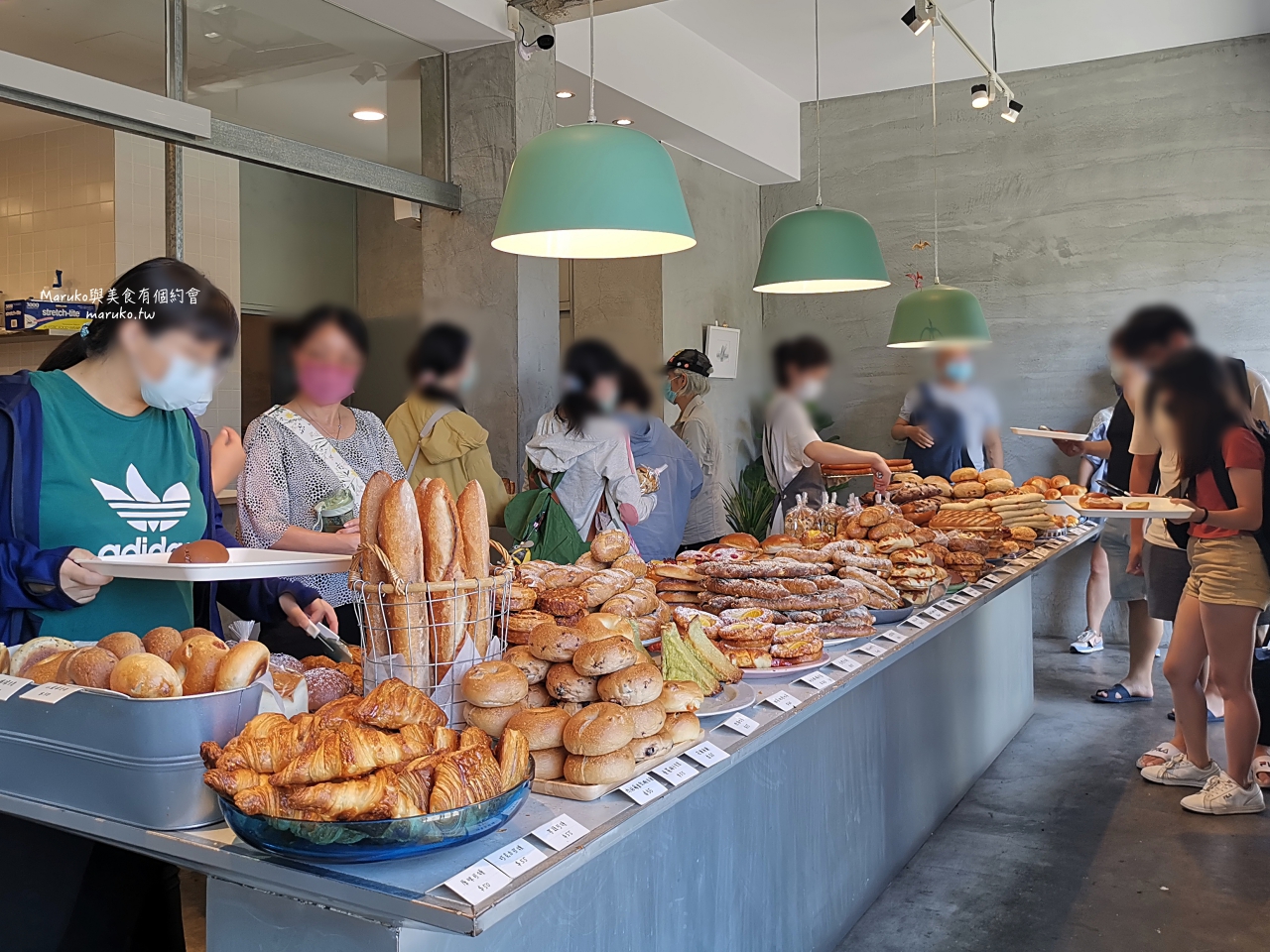 【屏東】美菊麵包  南國最美的人氣麵包店 麵包堆得像山一樣高 @Maruko與美食有個約會