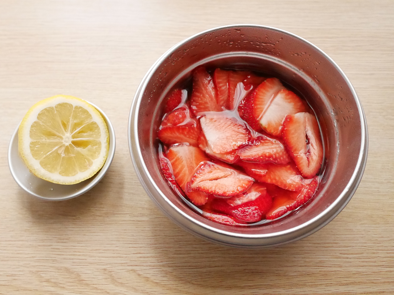 【食譜】新鮮草莓果醬 不加一滴水的草莓醬 沾著草莓吃,簡單又健康 @Maruko與美食有個約會