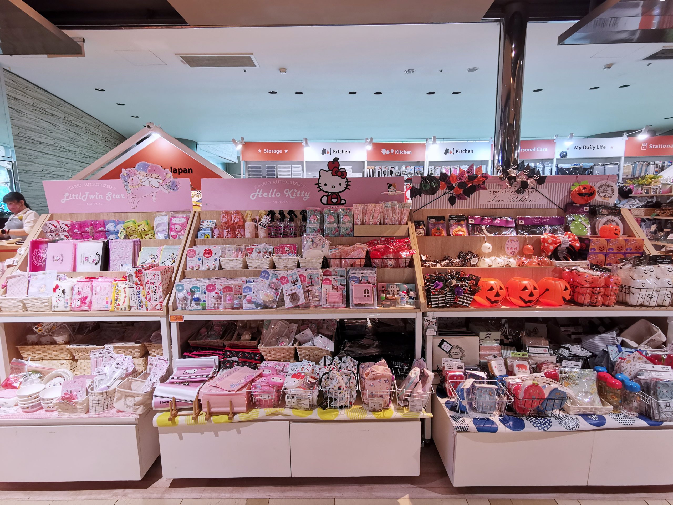 【台北京站】100 life Japan CanDO｜雜貨女孩必逛的日本百元商店超萌可愛小物通通買的到 @Maruko與美食有個約會
