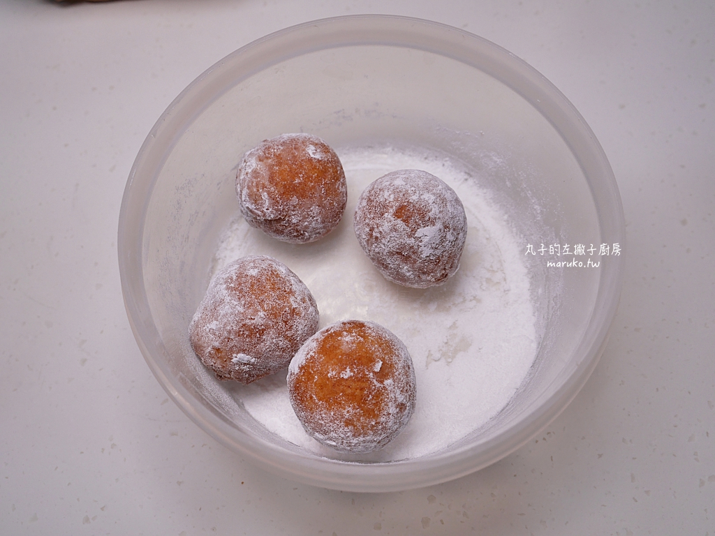 【食譜】沖繩甜甜圈｜二樣食材簡單做球型甜甜圈 @Maruko與美食有個約會