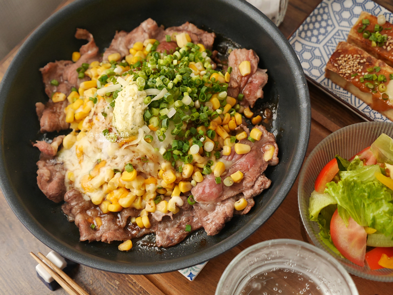 【食譜】蒜香奶油起司玉米鐵板牛肉飯 簡單一鍋到底做法 日式餐廳人氣菜單