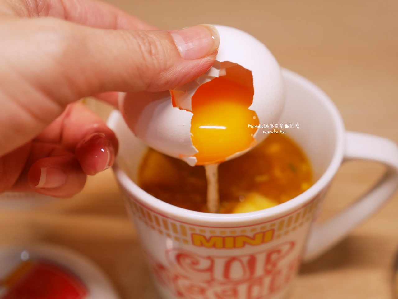 【日清泡麵】50周年紀念版 超萌！貓耳朵杯蓋 還有創意蒸蛋吃法 @Maruko與美食有個約會