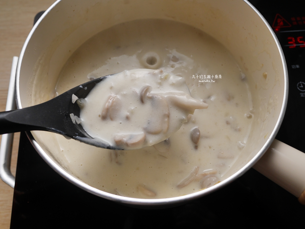 【食譜】蘑菇馬鈴薯濃湯 免燉煮做法，10分鐘快速上菜！ @Maruko與美食有個約會
