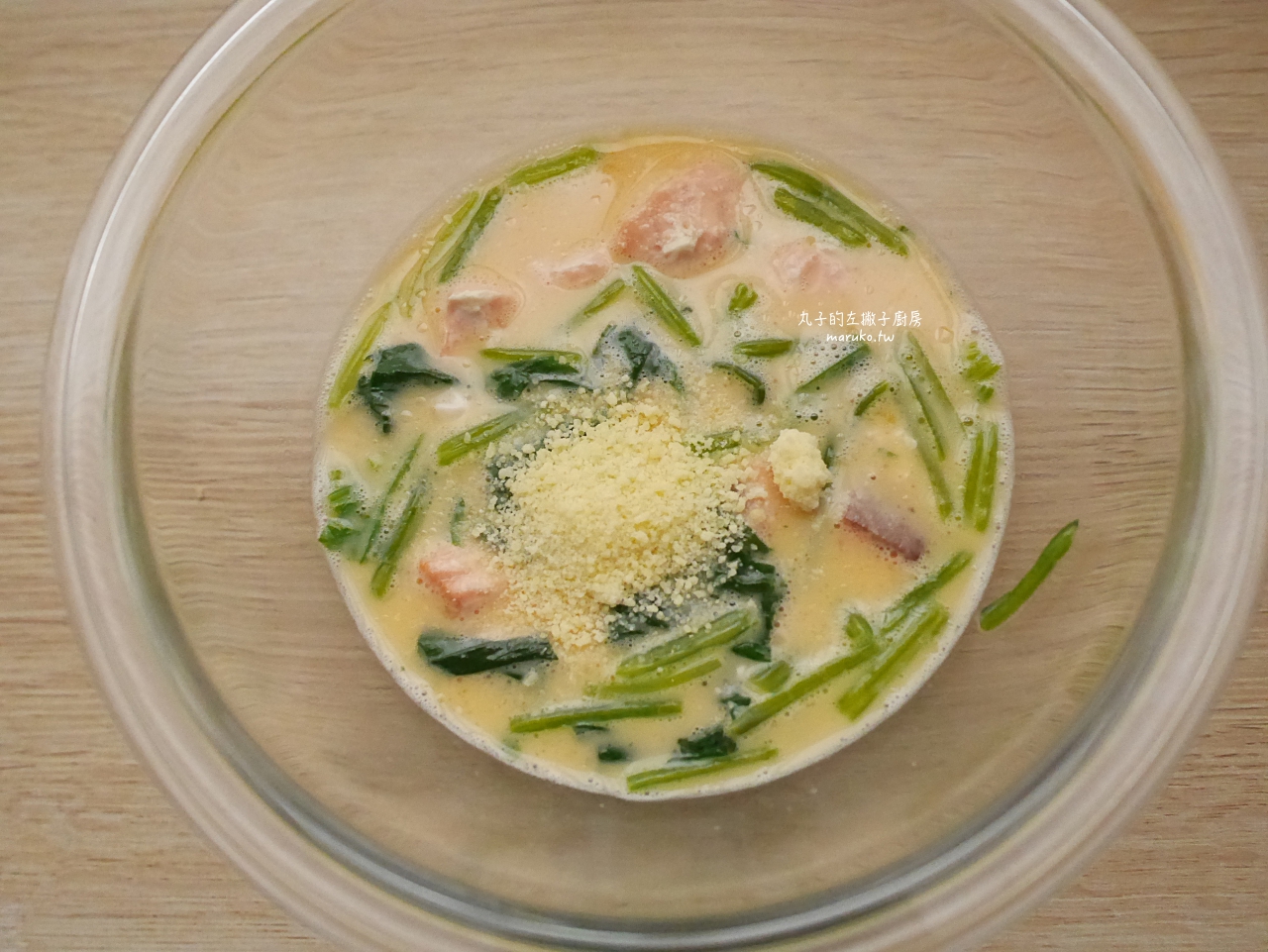 【食譜】鮭魚菠菜鹹派 利用市售冷凍起酥片就能做派皮的簡單料理 @Maruko與美食有個約會