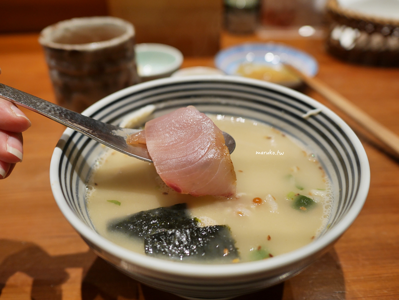 台北 日本橋海鮮丼辻半像小山一樣高的海鮮珠寶盒 頂級真鯛茶漬飯的多重饗宴 Maruko與美食有個約會