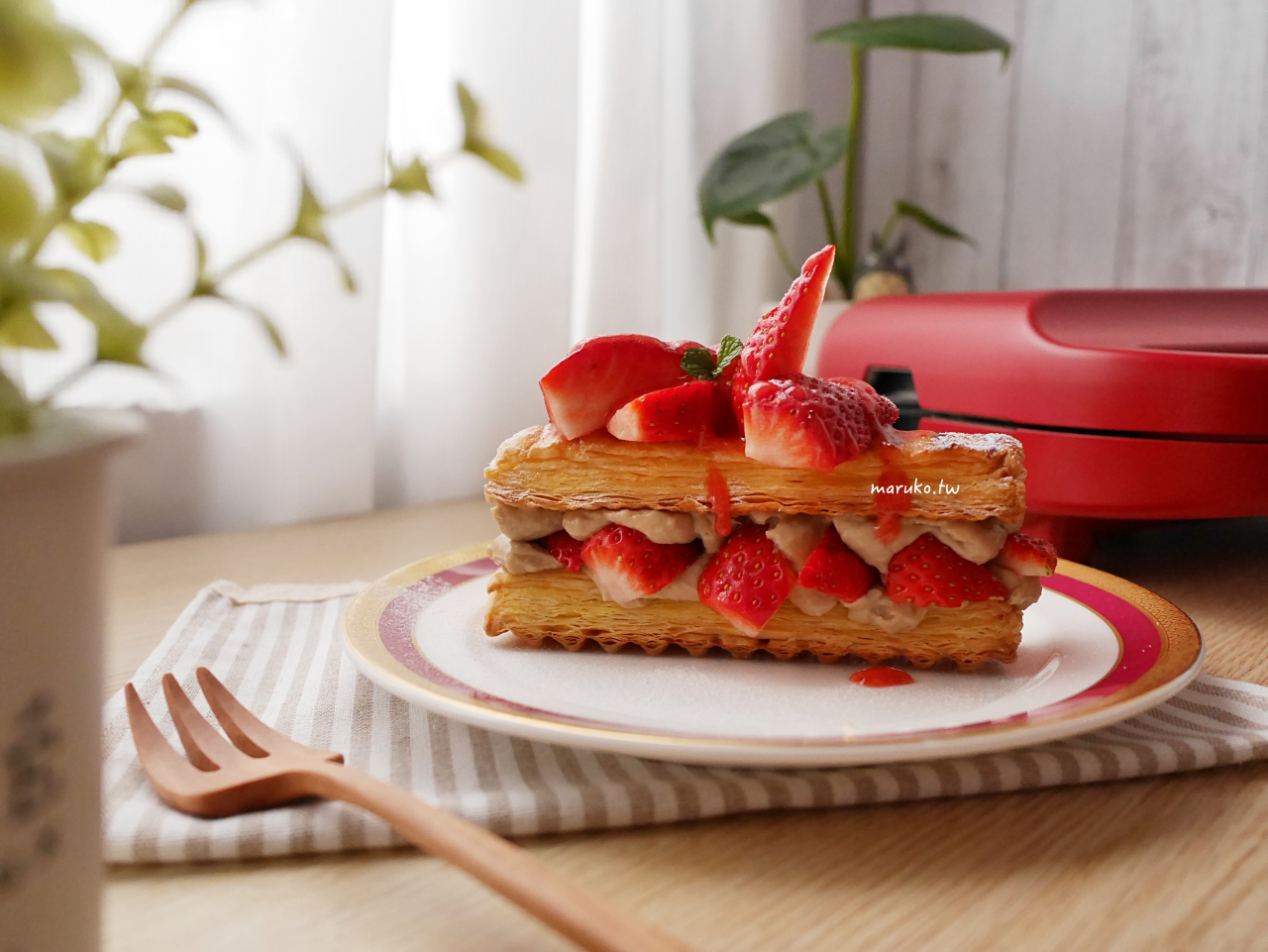 【食譜】草莓千層派 用冷凍起酥片做派皮,Vitantonio 鬆餅機,帕里尼烤盤運用分享