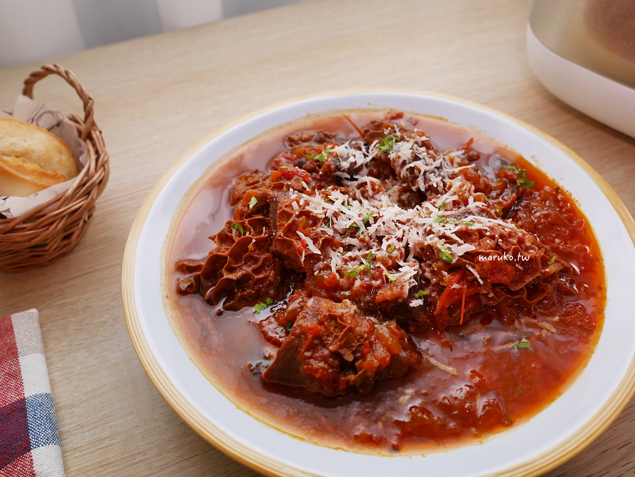 【食譜】番茄燉牛肚 充滿大量蔬菜的西式燉菜，一鍋到底萬用鍋作法！ @Maruko與美食有個約會