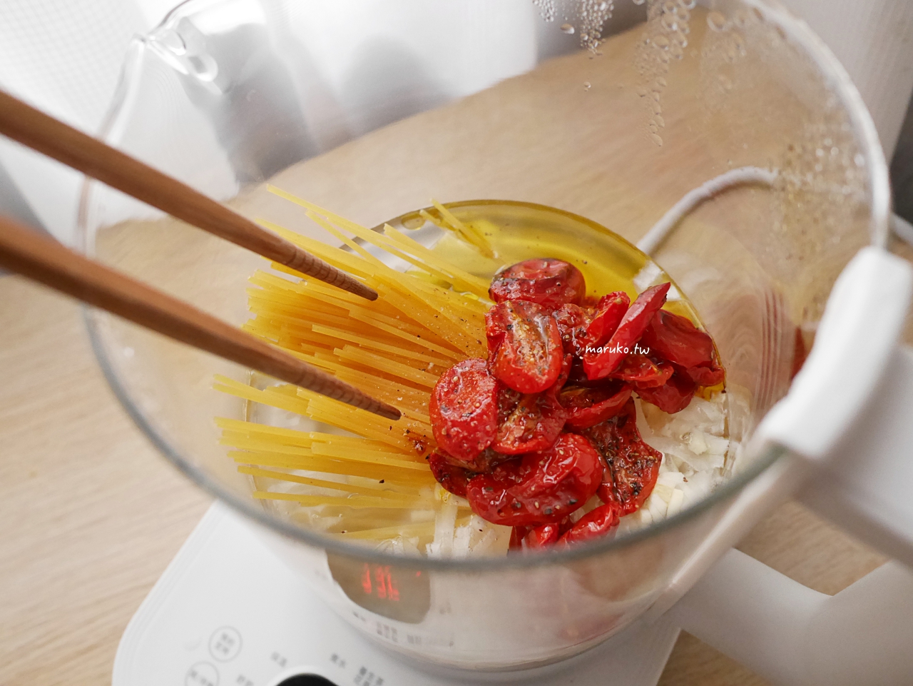 【食譜】海鮮義大利湯麵 免爆香！一鍋到底的義大利麵做法 @Maruko與美食有個約會
