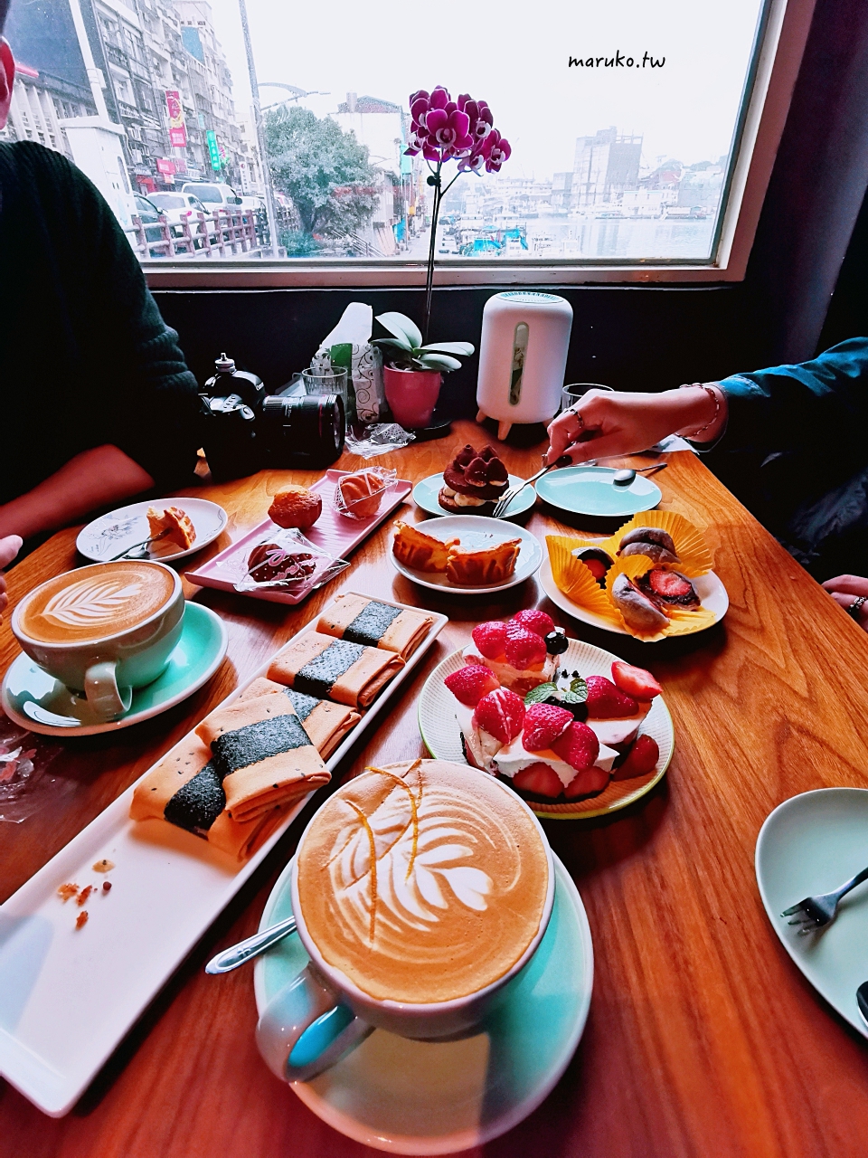 【基隆】熊豆咖啡 漁港第一排最美的窗景 自家烘焙咖啡 手作甜點 @Maruko與美食有個約會