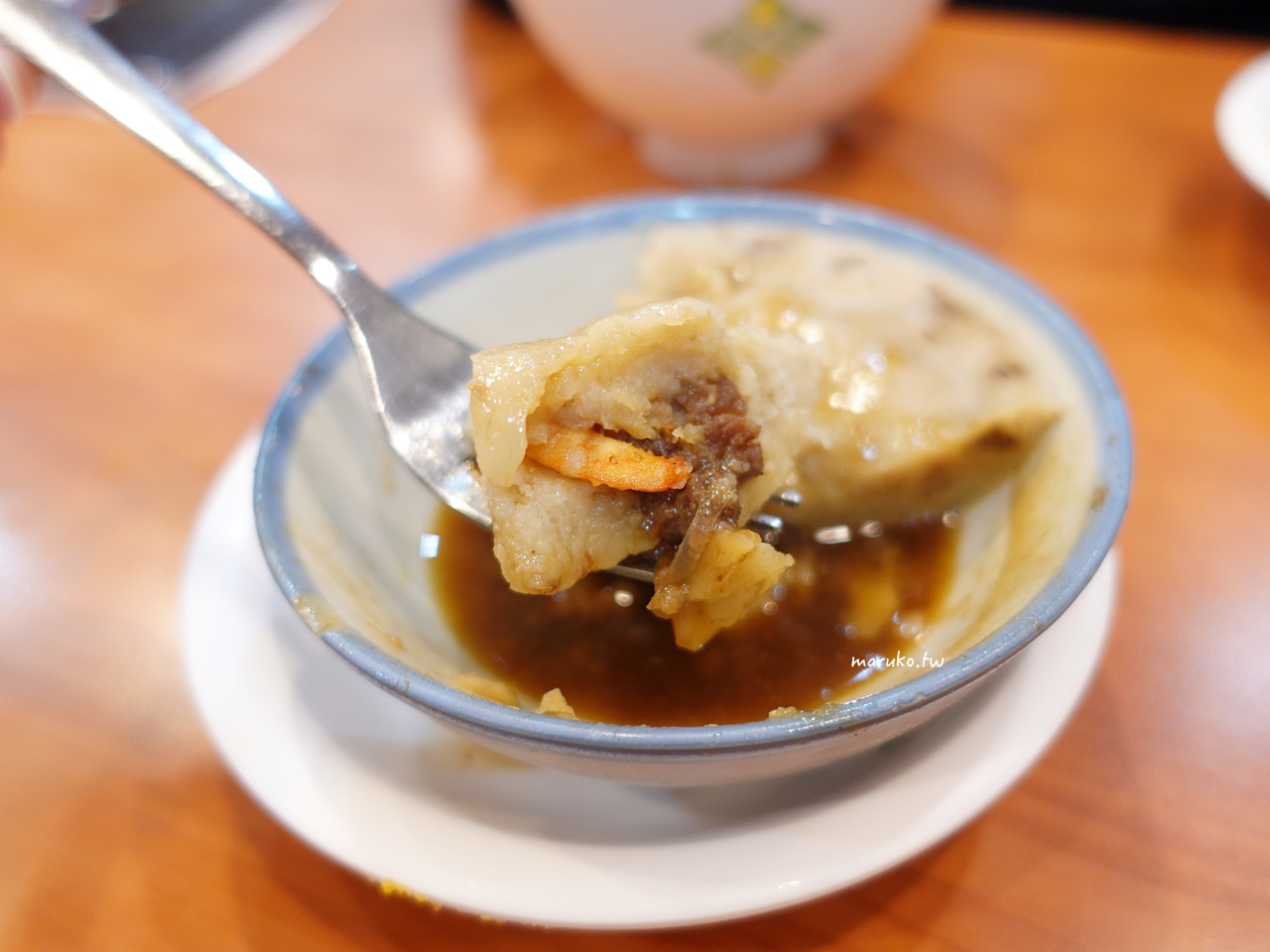 【台北】王記府城肉粽 最懂南部人的家鄉肉粽，花生粉、蘿蔔湯，免費加湯到飽！ @Maruko與美食有個約會