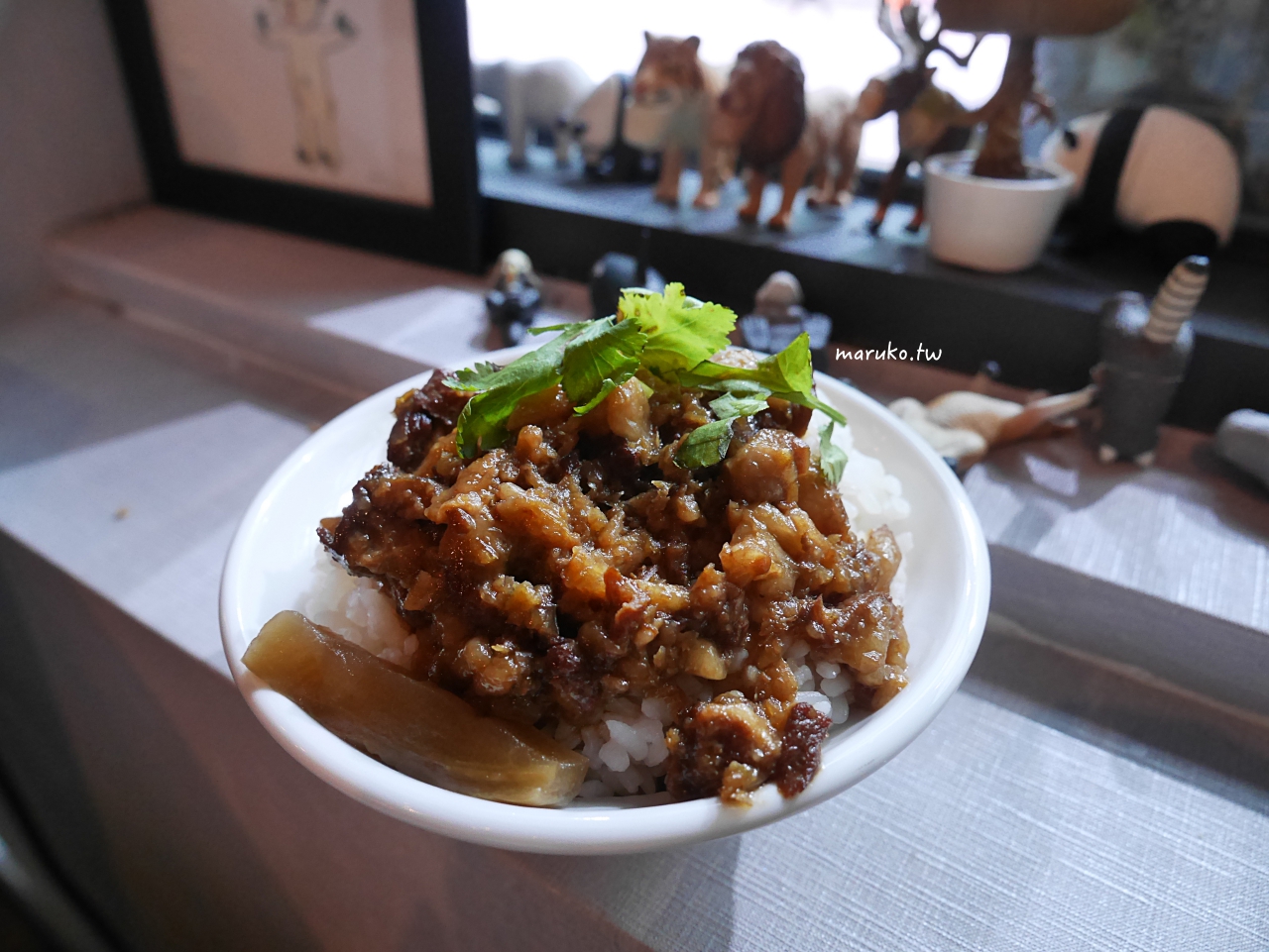 【台北】老同安小酒館 隱藏微微辣川味牛肉麵,美味的滷肉飯中午來只要20元 @Maruko與美食有個約會