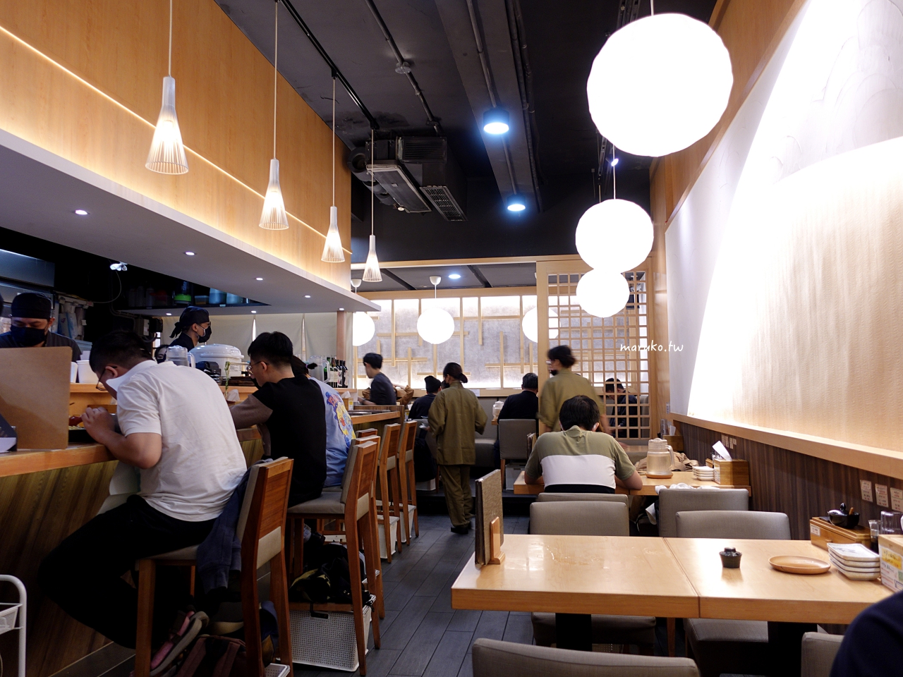 【台北】麵屋千雲 營業至凌晨三點 座位最多 環境最舒適的拉麵店 @Maruko與美食有個約會