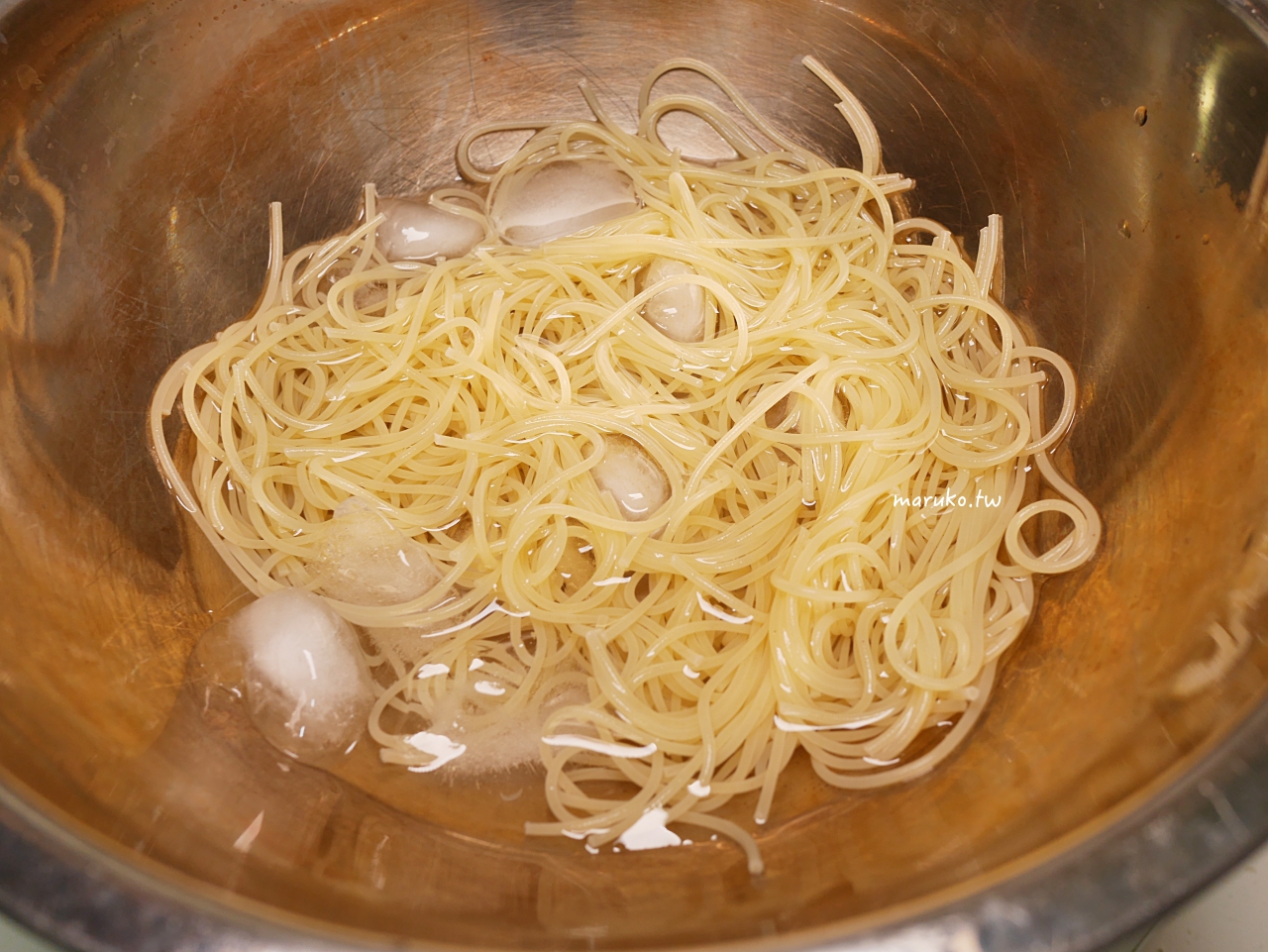 【食譜】韓式泡菜冷麵 10分鐘上菜，用義大利天使麵做清爽無負擔的創意料理！ @Maruko與美食有個約會