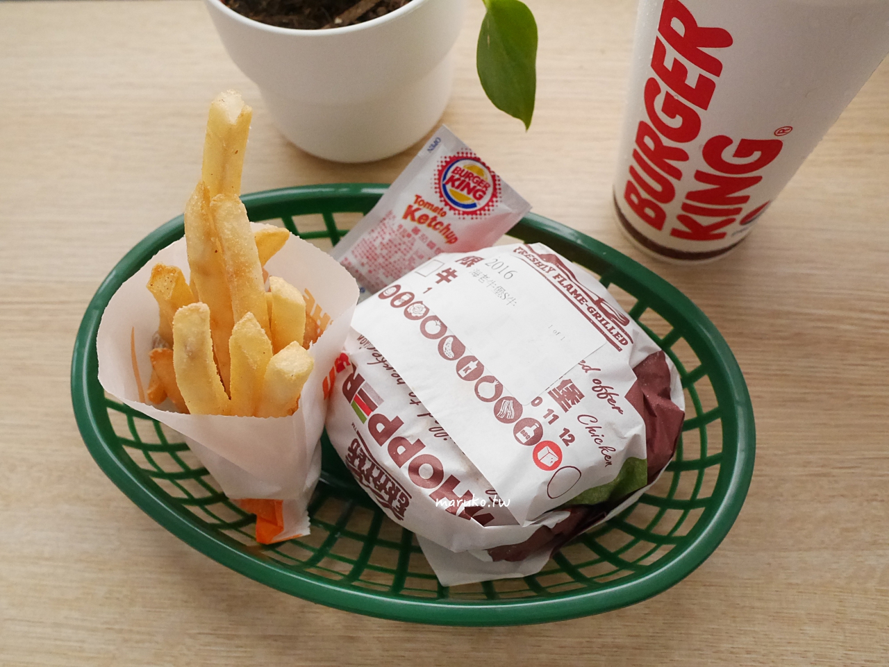 【速食店】漢堡王 Q彈海老堡回歸 優惠券買一送一更划算 @Maruko與美食有個約會