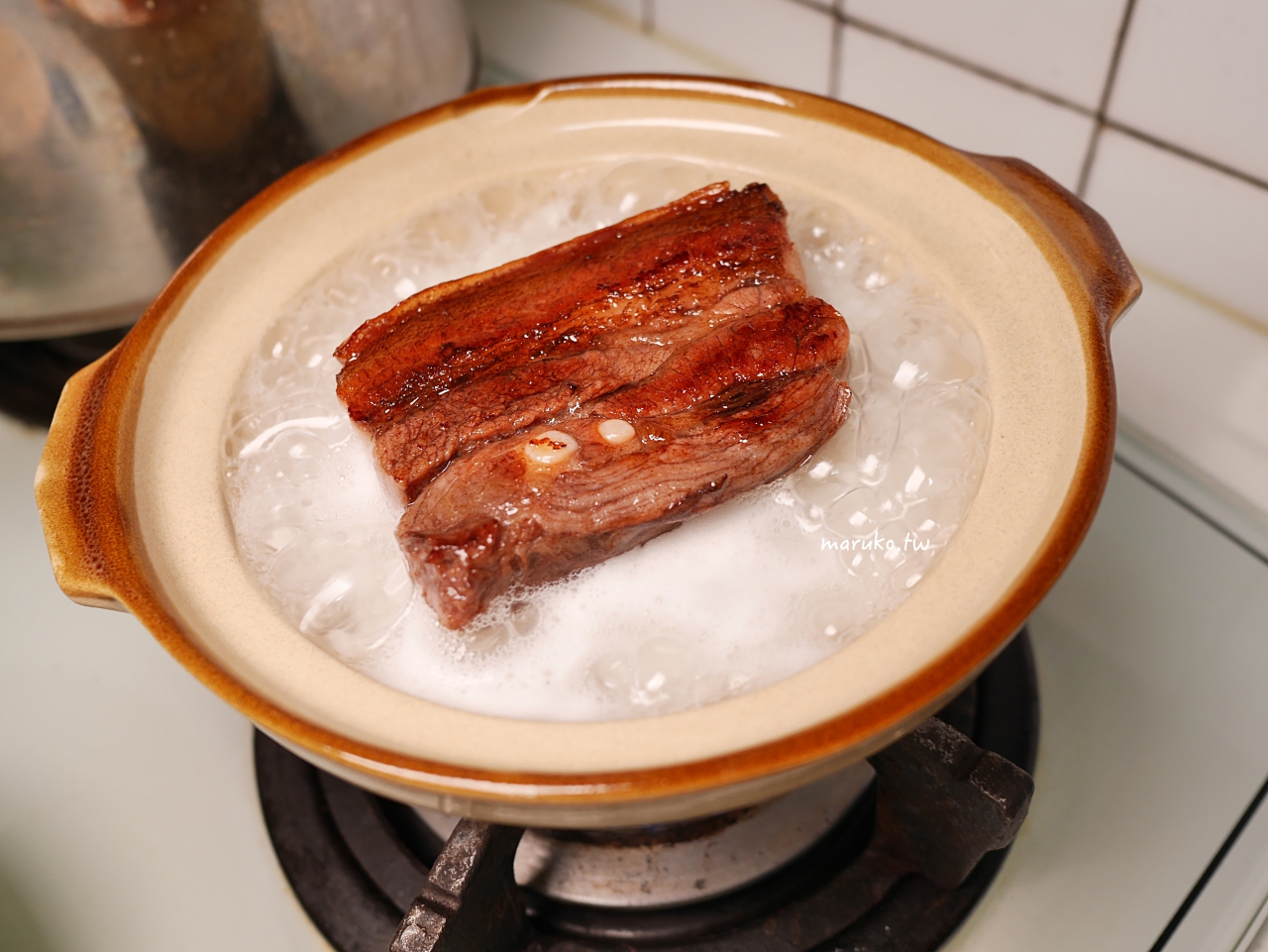 【食譜】煲仔飯 經典香港美食，簡單家庭版醬汁與鍋粑做法 @Maruko與美食有個約會