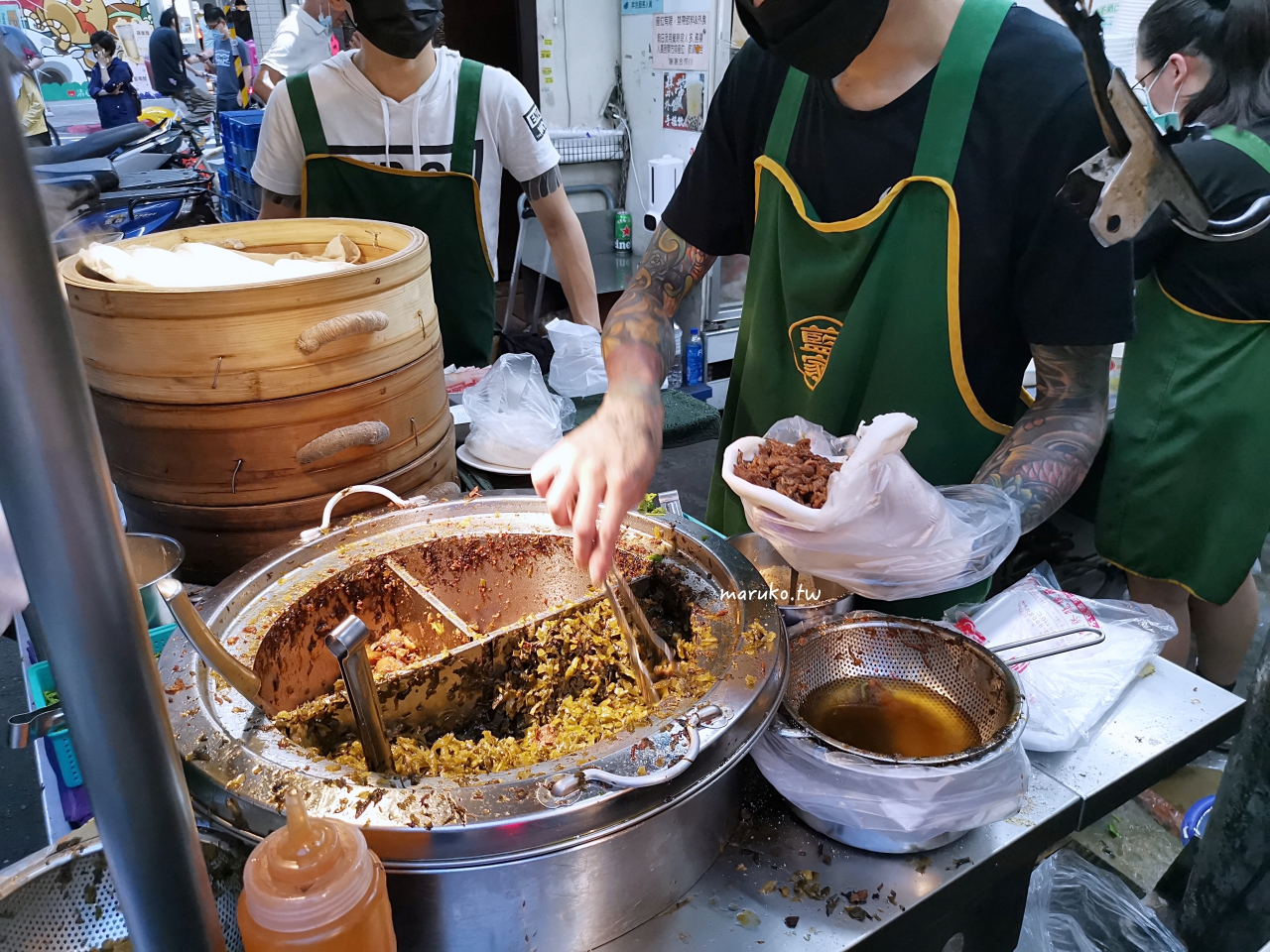 【台北】藍家割包 學區最熱賣的傳統小吃，肥肉瘦肉可選，一個比手掌還大！
