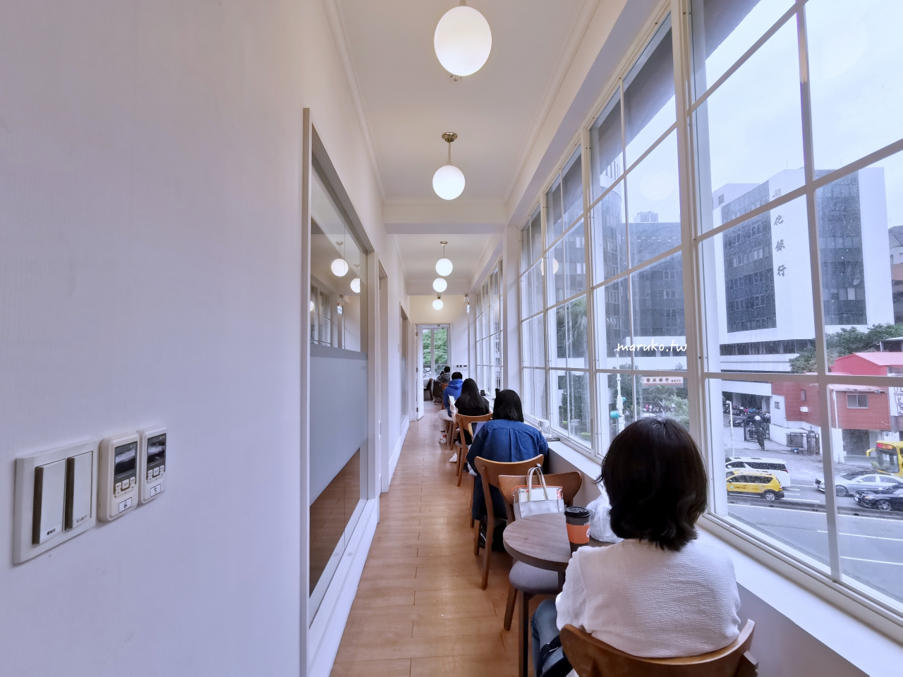 【台北】路易莎咖啡 建成圓環門市，簡約純白、最美的不限時老宅咖啡館 @Maruko與美食有個約會