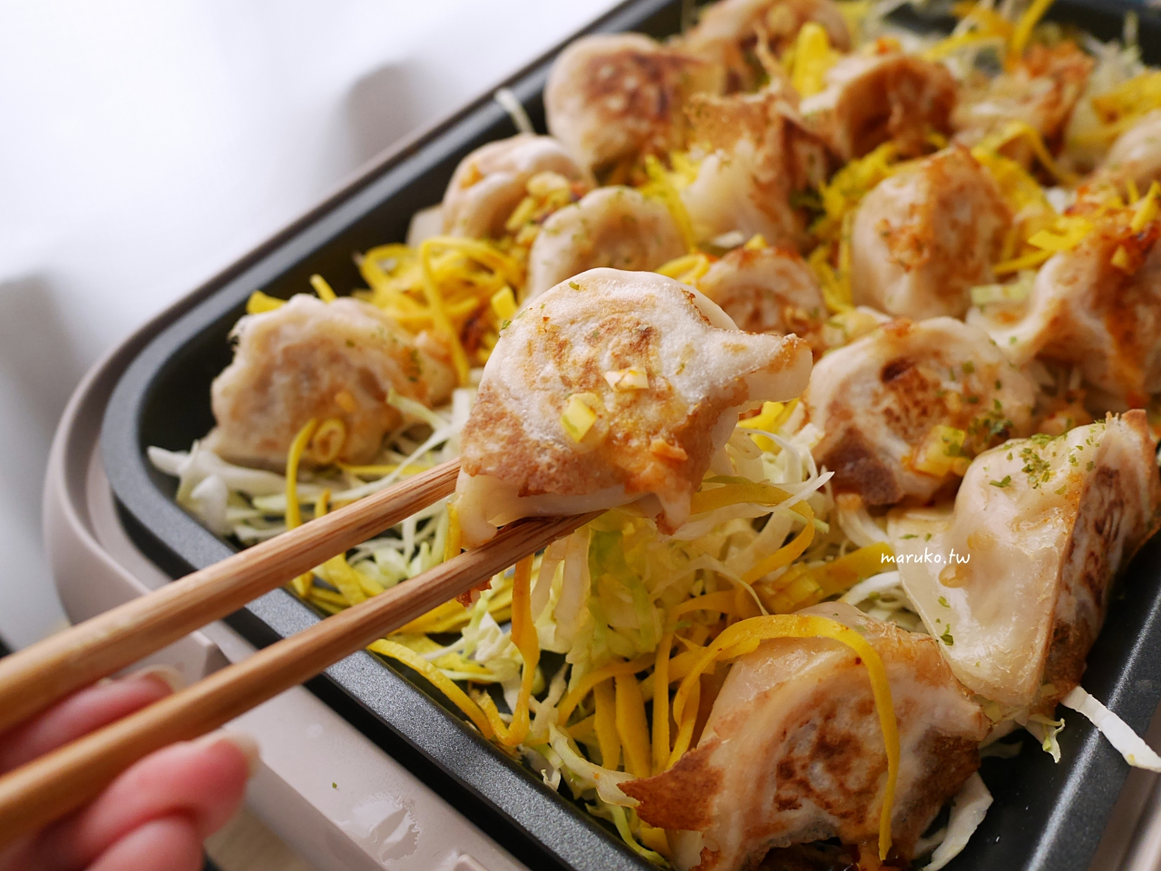 【食譜】日式煎餃 讓水餃更酥脆的居酒屋日式煎餃做法 @Maruko與美食有個約會