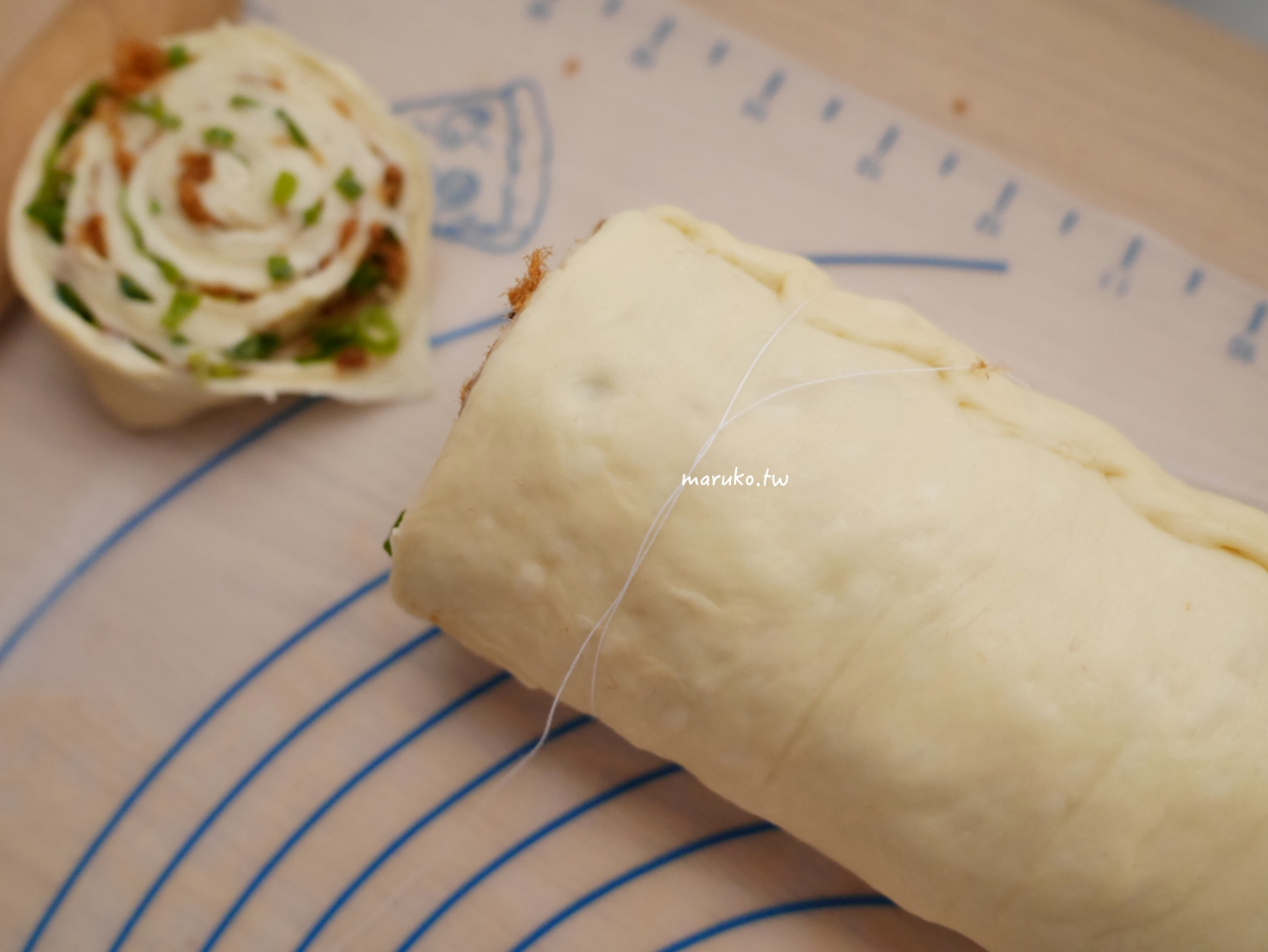 【食譜】肉鬆蔥花麵包捲 多層次、清爽又香脆的麵包捲做法 @Maruko與美食有個約會