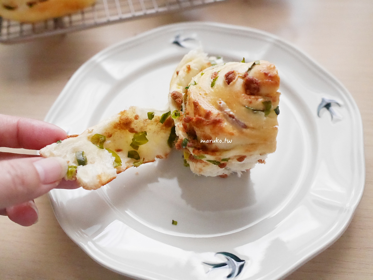 【食譜】肉鬆蔥花麵包捲 多層次、清爽又香脆的麵包捲做法 @Maruko與美食有個約會