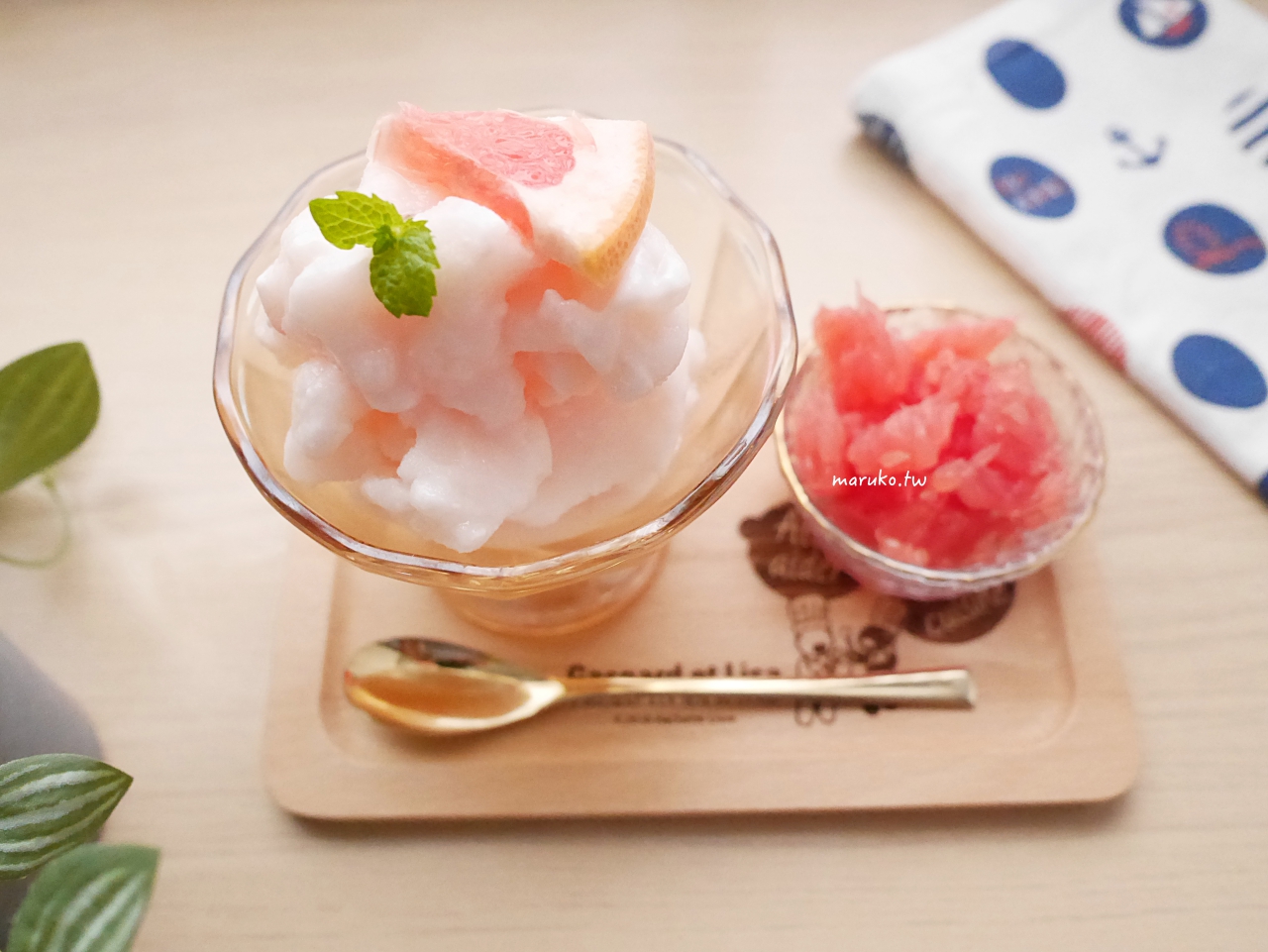 【食譜】葡萄柚乳酸冰沙 不用刨冰機的水果冰沙做法，可爾必思乳酸菌飲運用！ @Maruko與美食有個約會