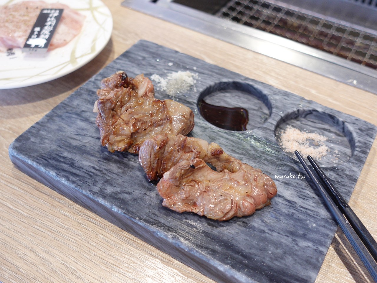 【台北】油花迴轉吧！燒肉 首家迴轉燒肉，一個人就能開吃！ @Maruko與美食有個約會