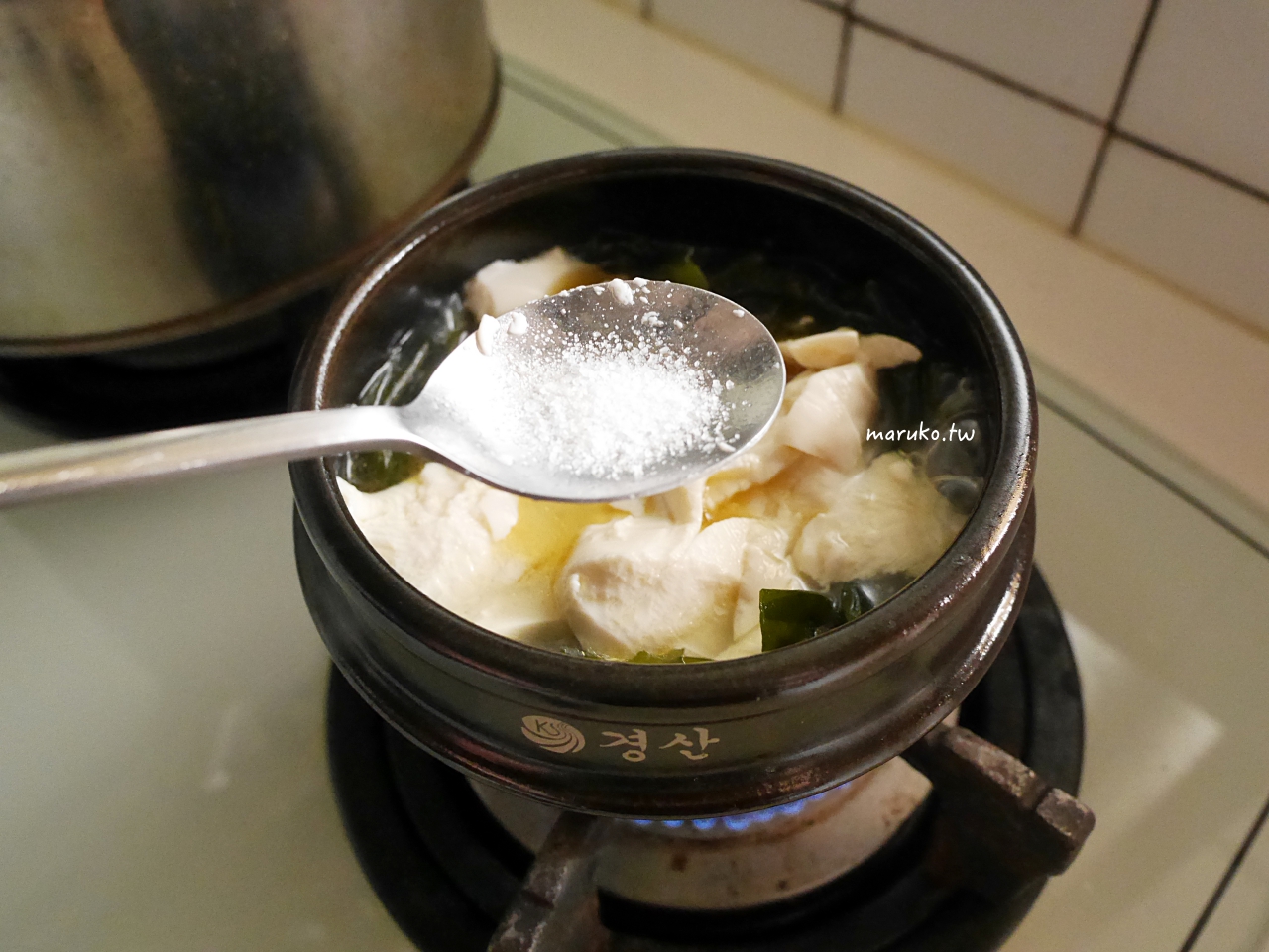 【食譜】韓式海帶芽湯 韓國人生日必喝的海帶芽湯，10分鐘上菜！ @Maruko與美食有個約會