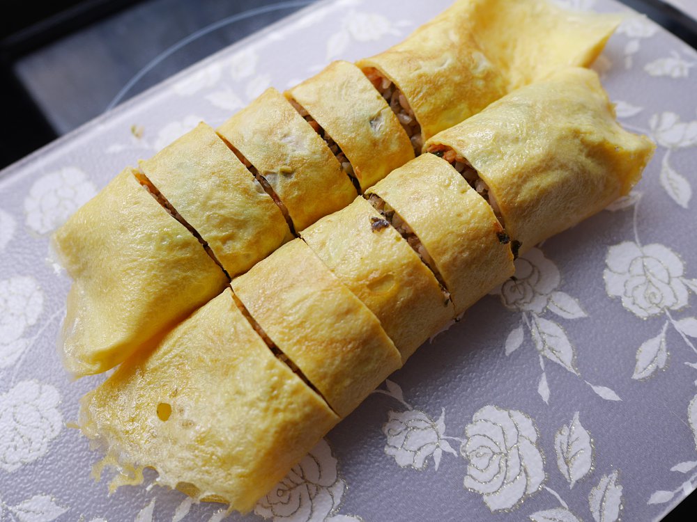 鮪魚雞蛋飯捲免工具，把韓式飯捲包起來吃，平底鍋做法分享！ @Maruko與美食有個約會