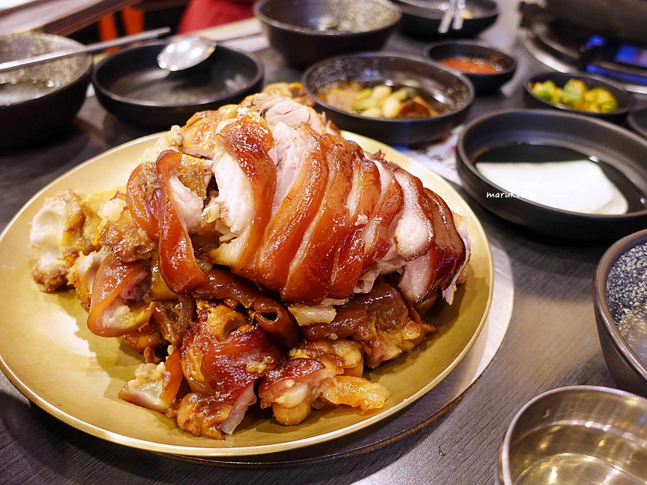 【首爾】滿足五香豬腳 有中文菜單，連續三年獲得米其林必比登推薦美食！