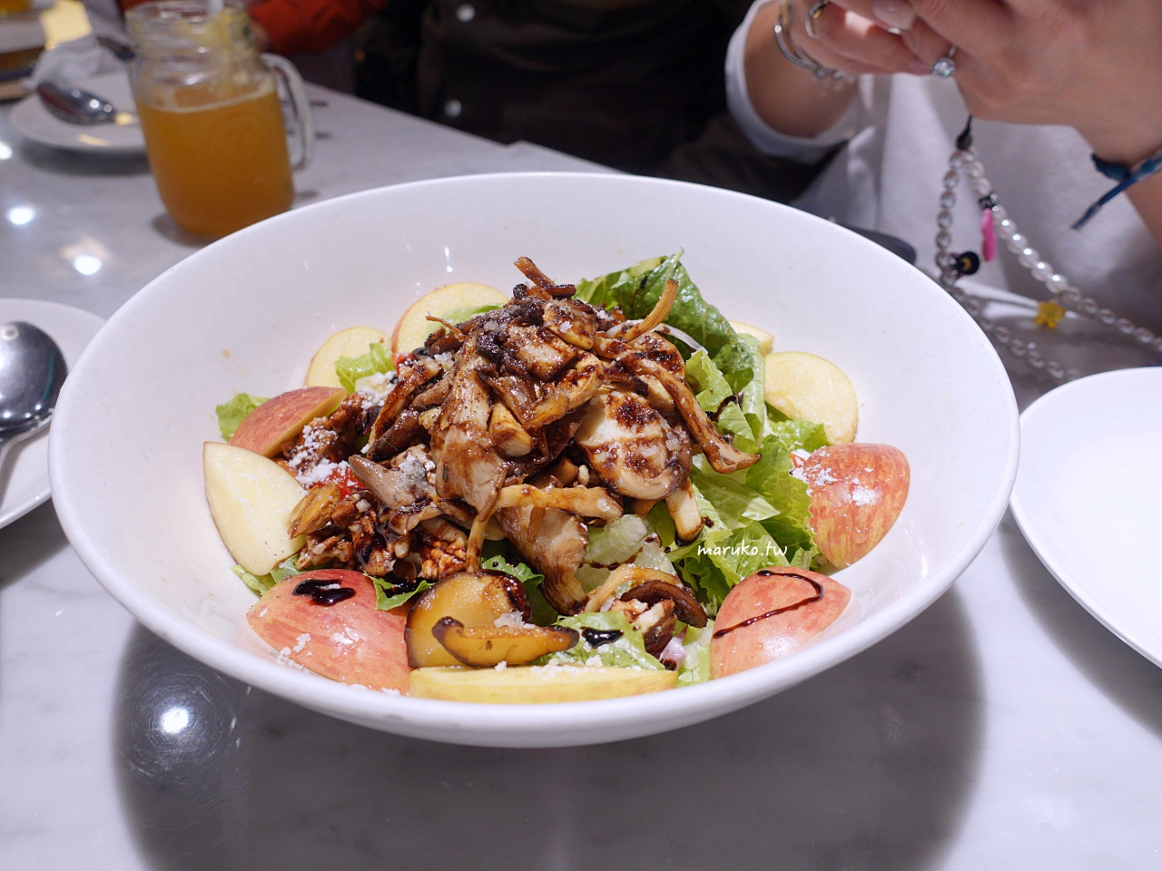 【台北】miacucina 人氣最高的蔬食義大利餐廳隱藏巨大肉桂捲更美味！ @Maruko與美食有個約會