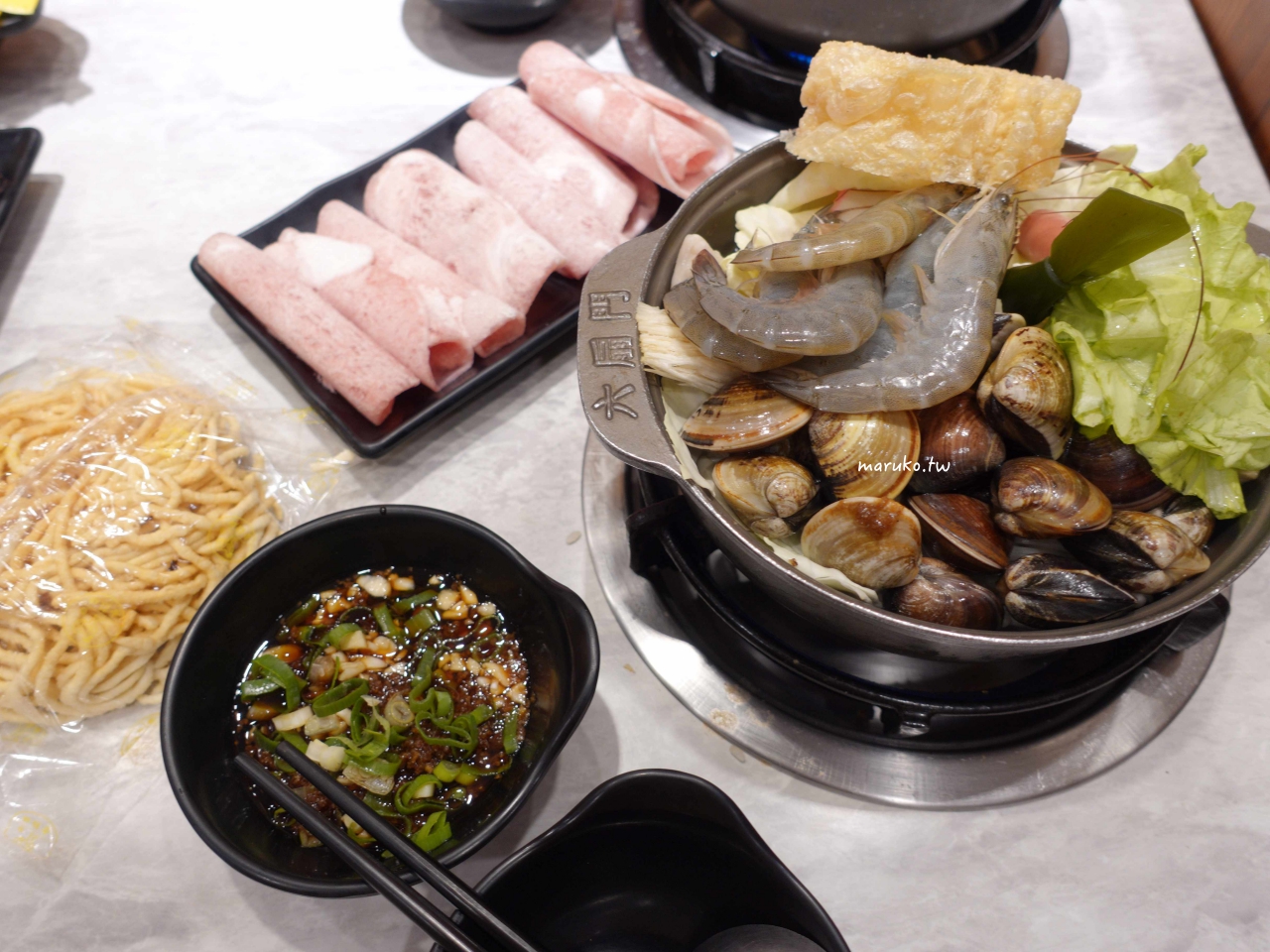 【食譜】海鮮年糕鍋 有湯料的韓式火鍋，加入大量海鮮豐富更有料！ @Maruko與美食有個約會