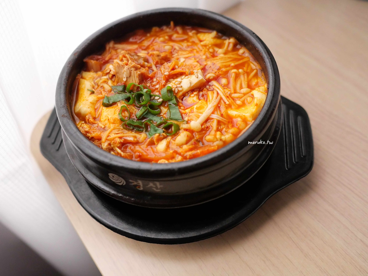 【食譜】金槍魚泡菜鍋 韓式經典湯品，用鮪魚罐頭簡單就容易做！ @Maruko與美食有個約會