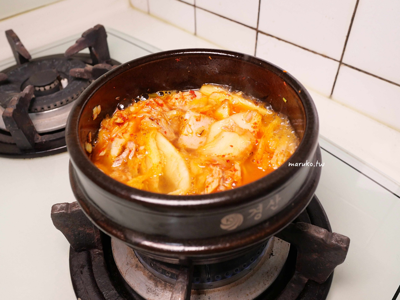 【食譜】金槍魚泡菜鍋 韓式經典湯品，用鮪魚罐頭簡單就容易做！ @Maruko與美食有個約會