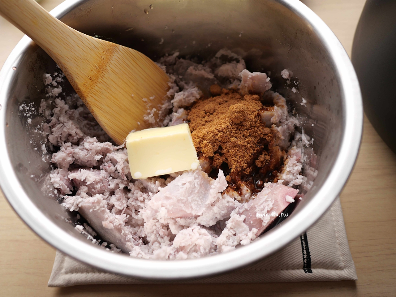【食譜】芋頭紫米糕 年菜點心這樣做，香甜的芋頭甜品，電子鍋食譜分享！ @Maruko與美食有個約會