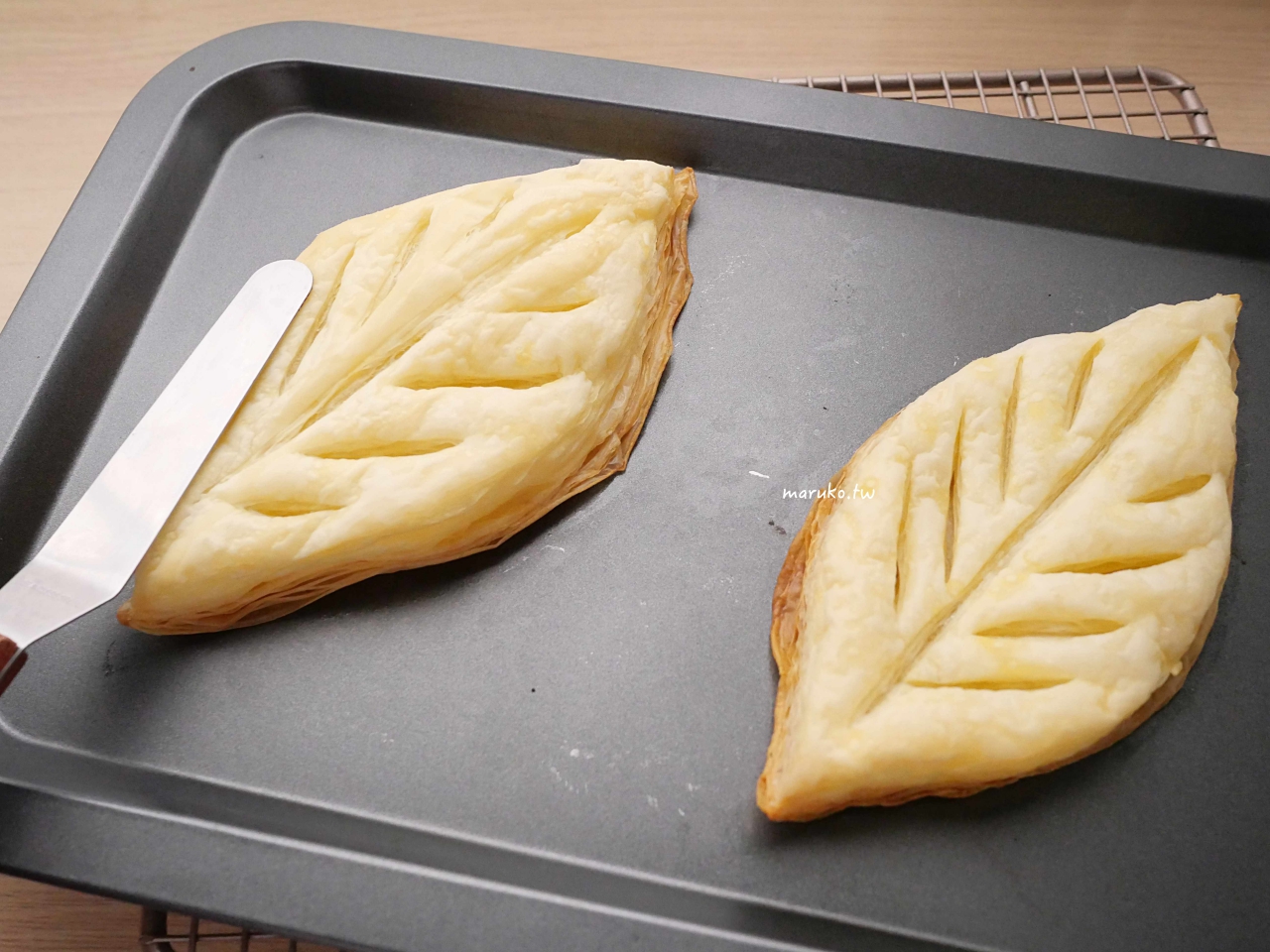 【食譜】焦糖葉子派 免工具，用冷凍起酥片做簡單的烤箱點心！ @Maruko與美食有個約會