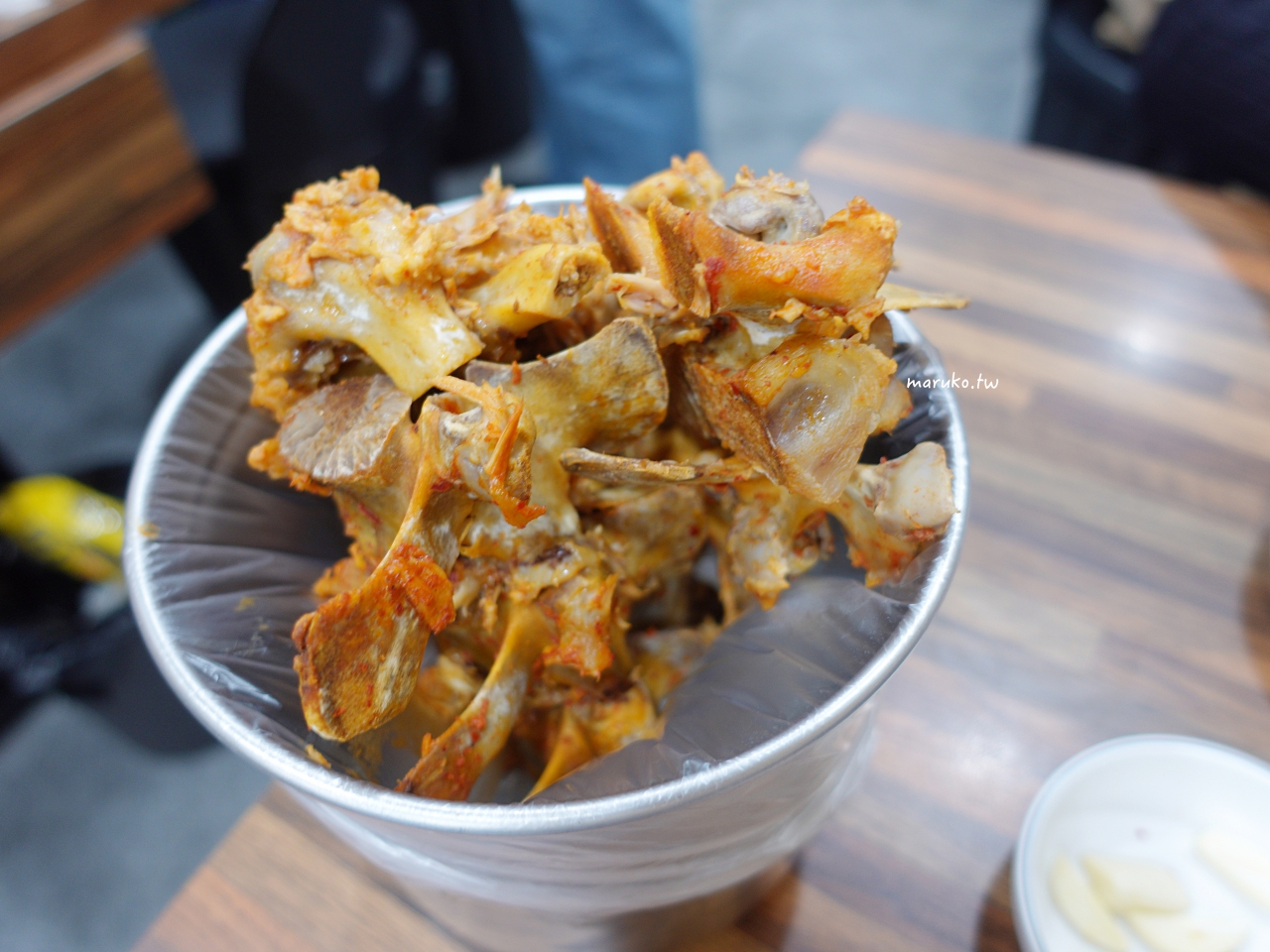 【首爾】東原家馬鈴薯排骨湯 市場30年老店，在地人最愛的老味道！ @Maruko與美食有個約會