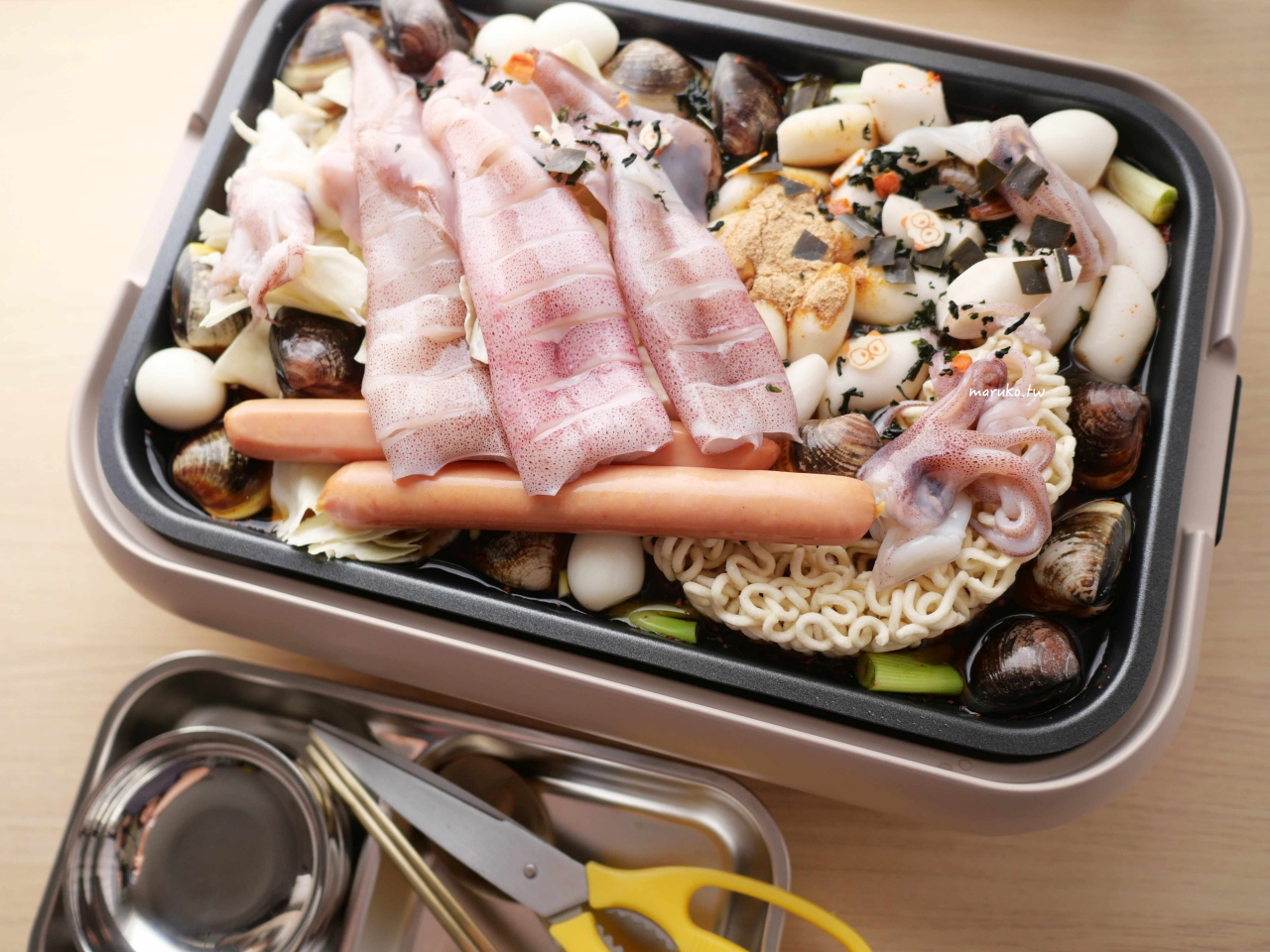 【食譜】海鮮年糕鍋 有湯料的韓式火鍋，加入大量海鮮豐富更有料！