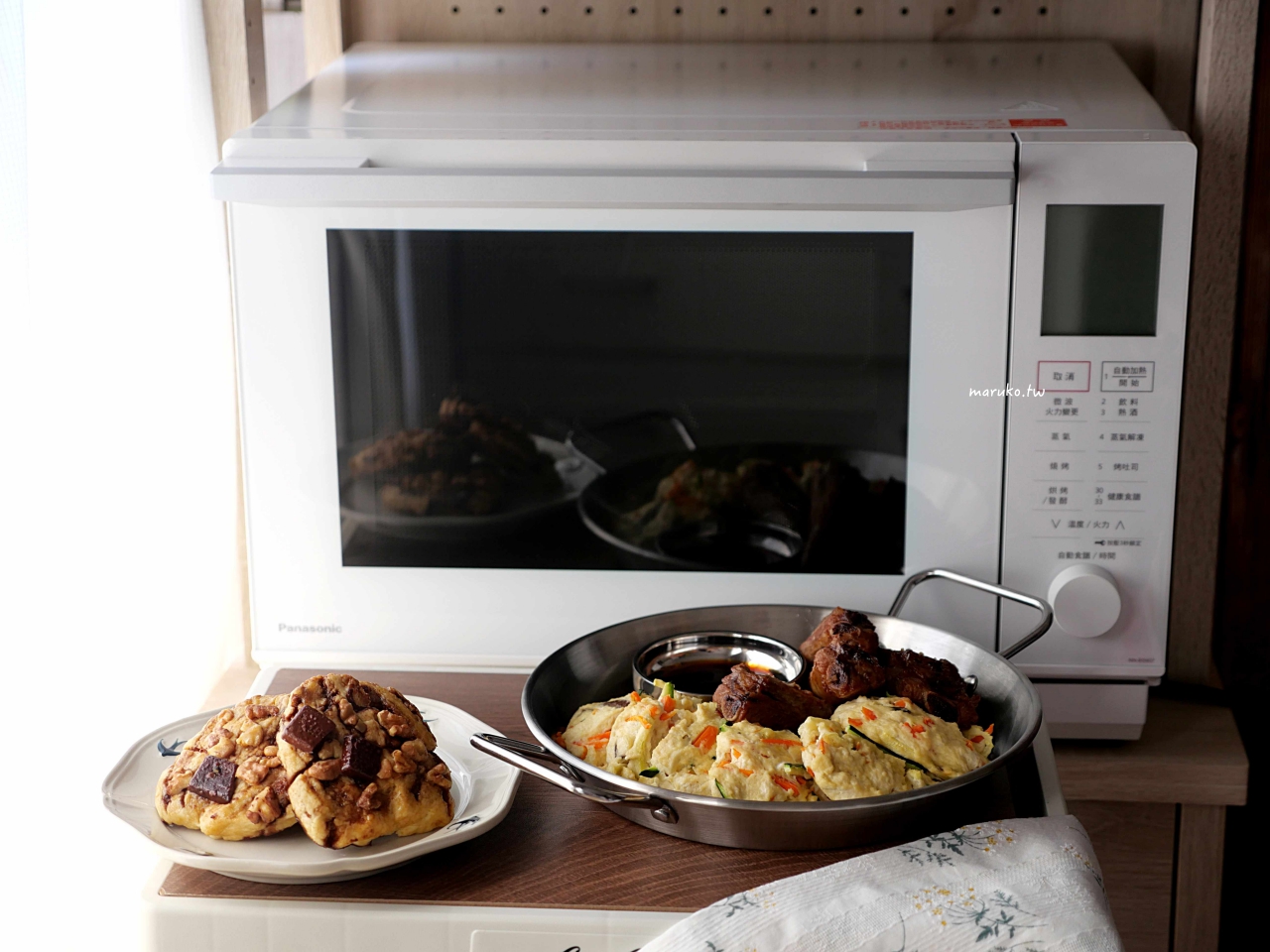 Panasonic 蒸烘烤微波爐(NN-BS607) 食譜分享韓式大醬豬肋排及蔬菜煎餅、脆皮肉桂司康， 聚餐派對料理、烘焙點心一機搞定！