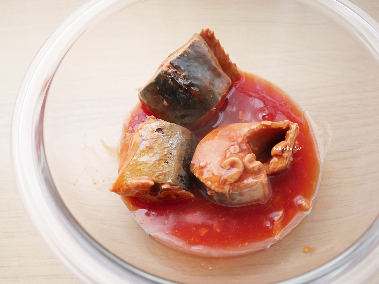 【食譜】涼拌洋蔥番茄鯖魚 多一個步驟就能降低洋蔥的辛辣感，夏天開胃菜這樣做！ @Maruko與美食有個約會