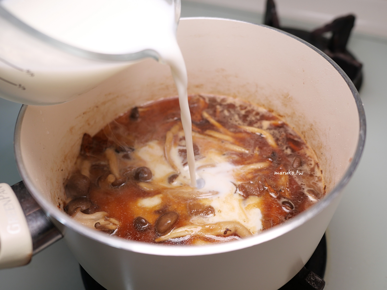 【食譜】牛肝蕈菇馬鈴薯濃湯 一鍋到底香濃的西式濃湯，家庭版簡單做法！ @Maruko與美食有個約會
