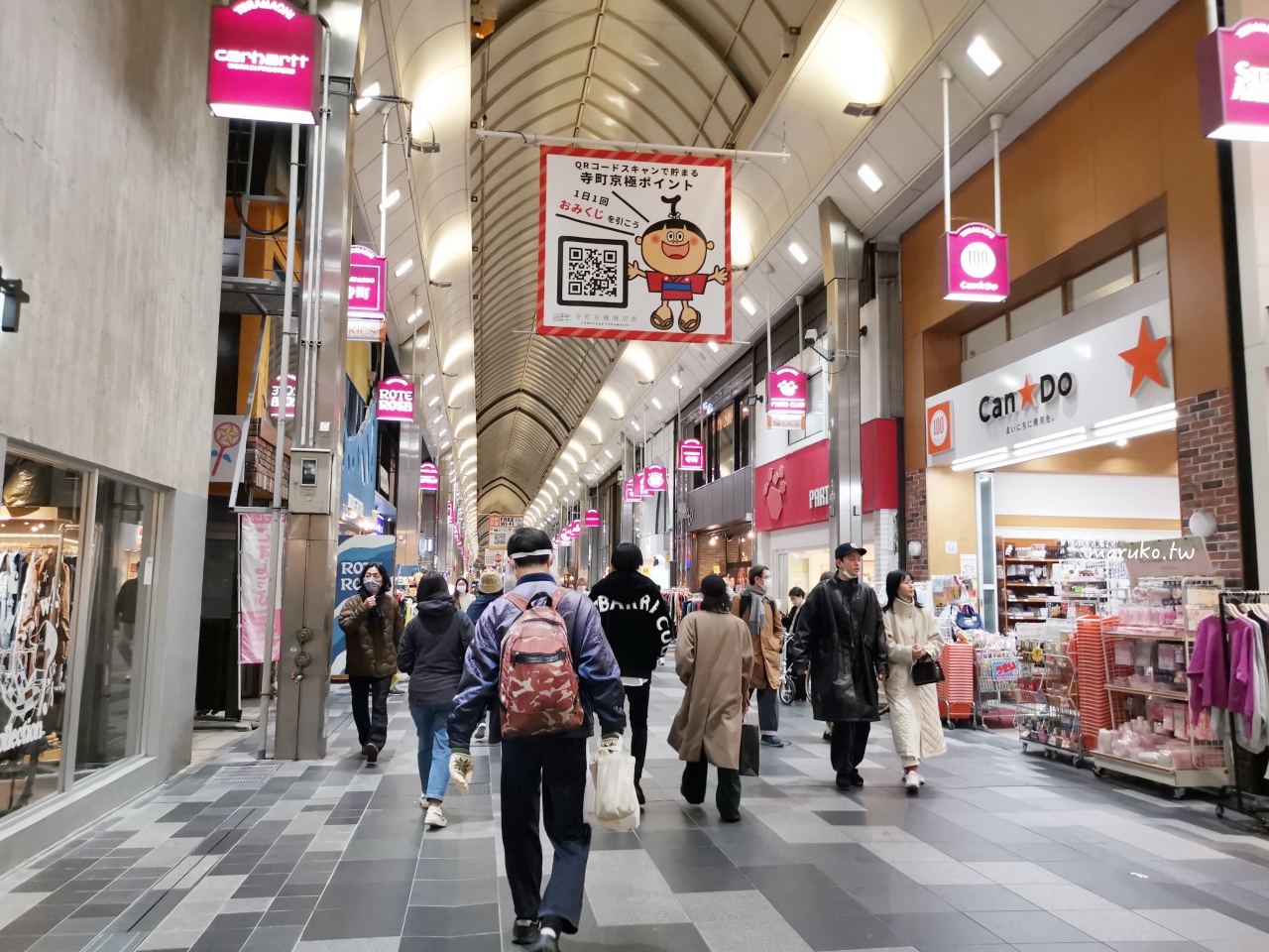 【京都】新京極商店街 百年商店街藥妝、百元商店、LOFT，逛街購物一次買齊！ @Maruko與美食有個約會