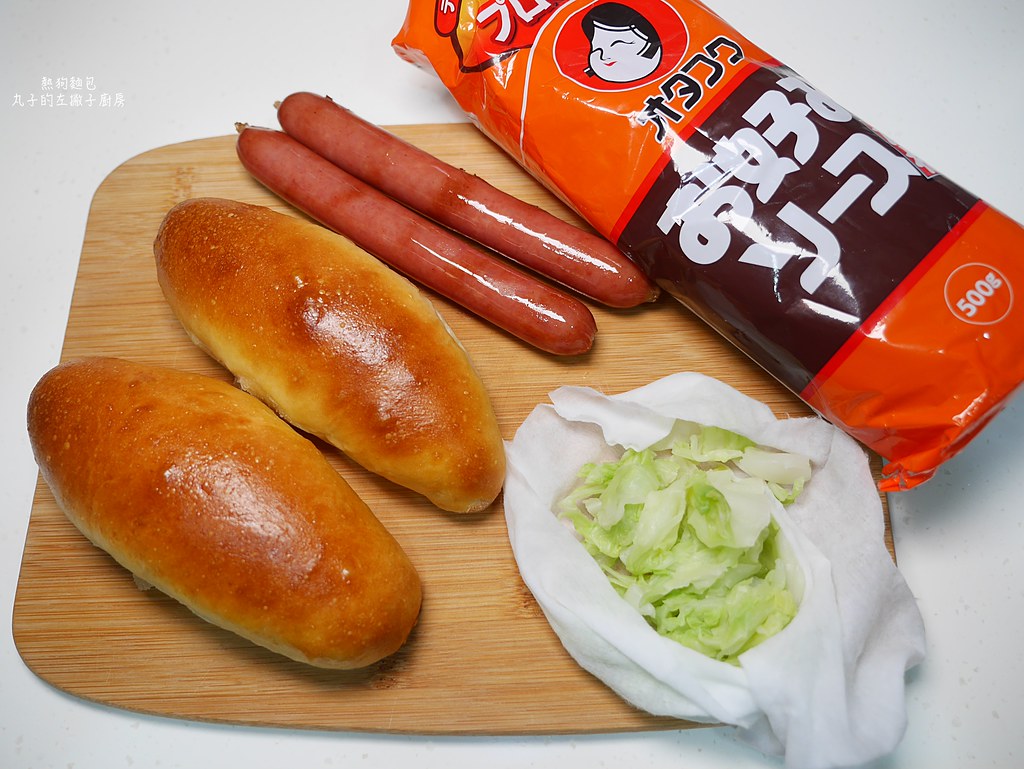 【食譜】熱狗麵包｜免揉橄欖狀熱狗麵包鬆軟口感做法 @Maruko與美食有個約會