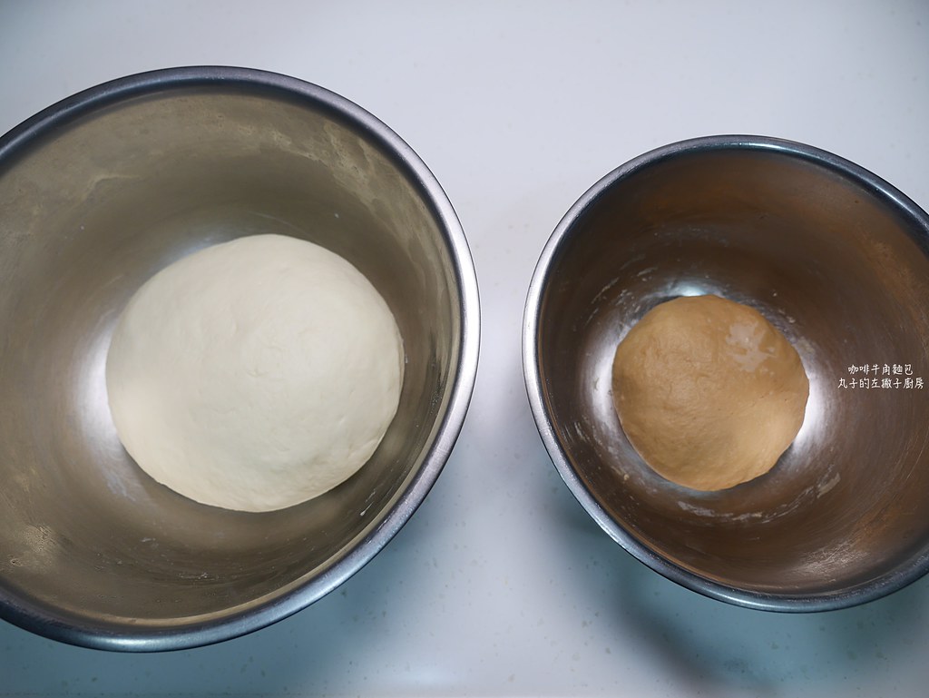 【食譜】咖啡奶油麵包捲｜二種麵糰雙色麵包捲做法教學 @Maruko與美食有個約會
