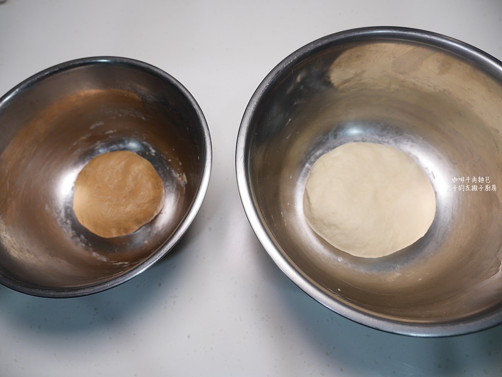【食譜】咖啡奶油麵包捲｜二種麵糰雙色麵包捲做法教學 @Maruko與美食有個約會