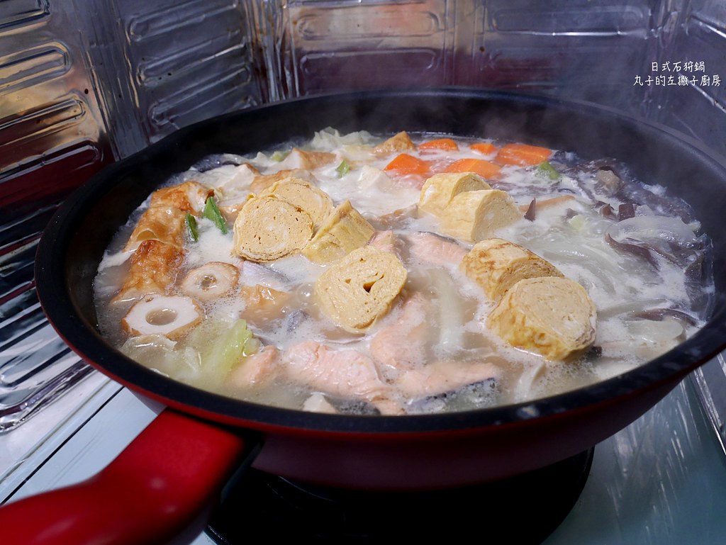 【食譜】石狩鍋｜北海道鄉土料理鮭魚石狩鍋在家就能做的暖暖鍋物料理 @Maruko與美食有個約會