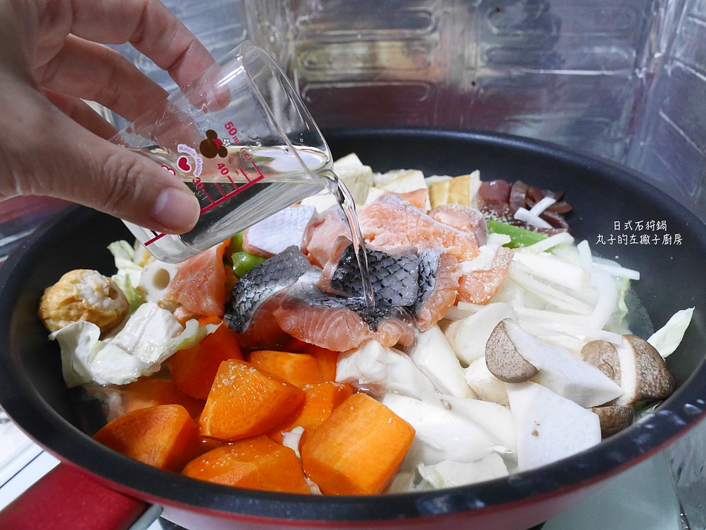 【食譜】石狩鍋｜北海道鄉土料理鮭魚石狩鍋在家就能做的暖暖鍋物料理 @Maruko與美食有個約會