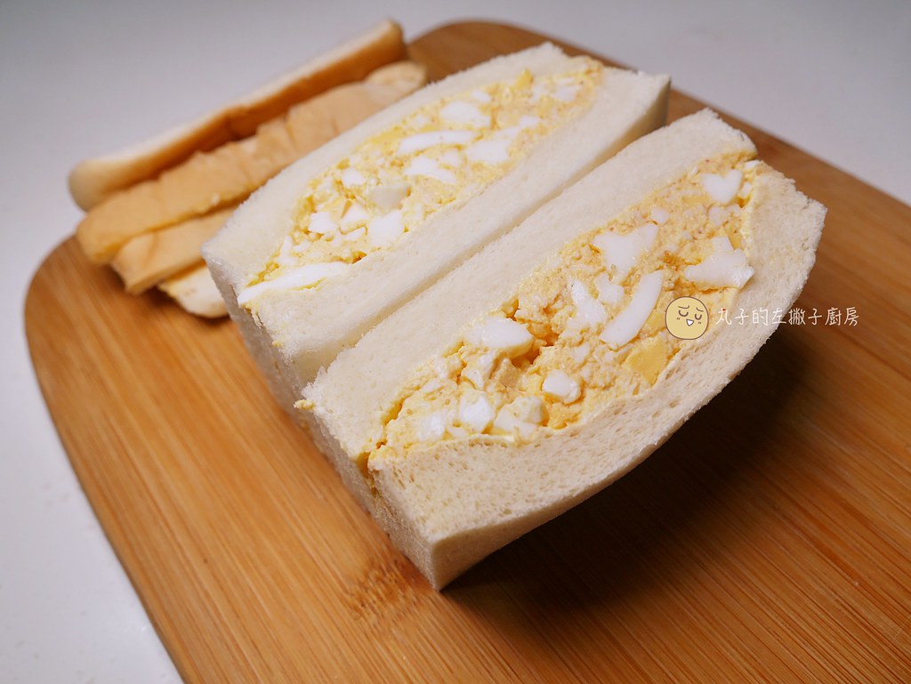 【食譜】雞蛋沙拉三明治｜將食材擺放整型有完美切面的製作方法 @Maruko與美食有個約會