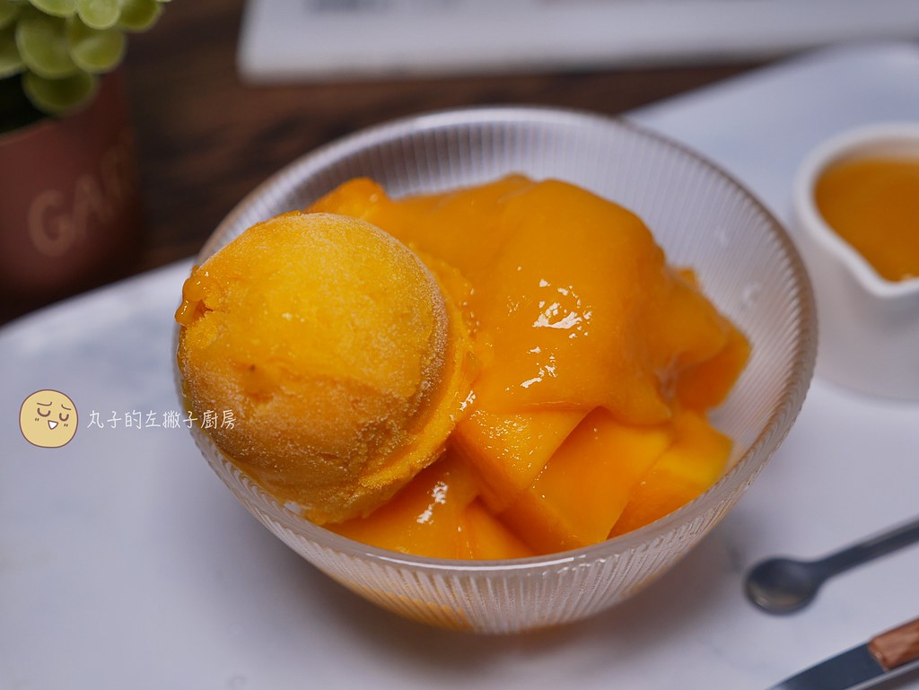 【食譜】新鮮芒果淋醬｜夏日甜點必備的新鮮水果淋醬簡單又容易做 @Maruko與美食有個約會